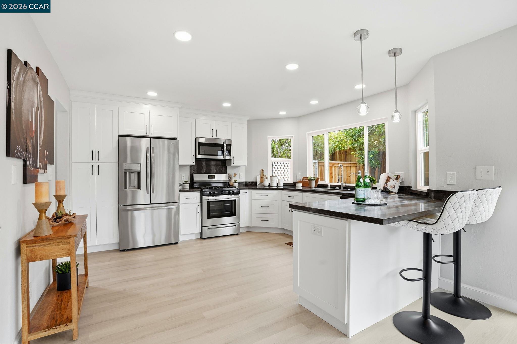 Detail Gallery Image 16 of 59 For 5537 Pamplona Ct, Concord,  CA 94521 - 4 Beds | 2/1 Baths