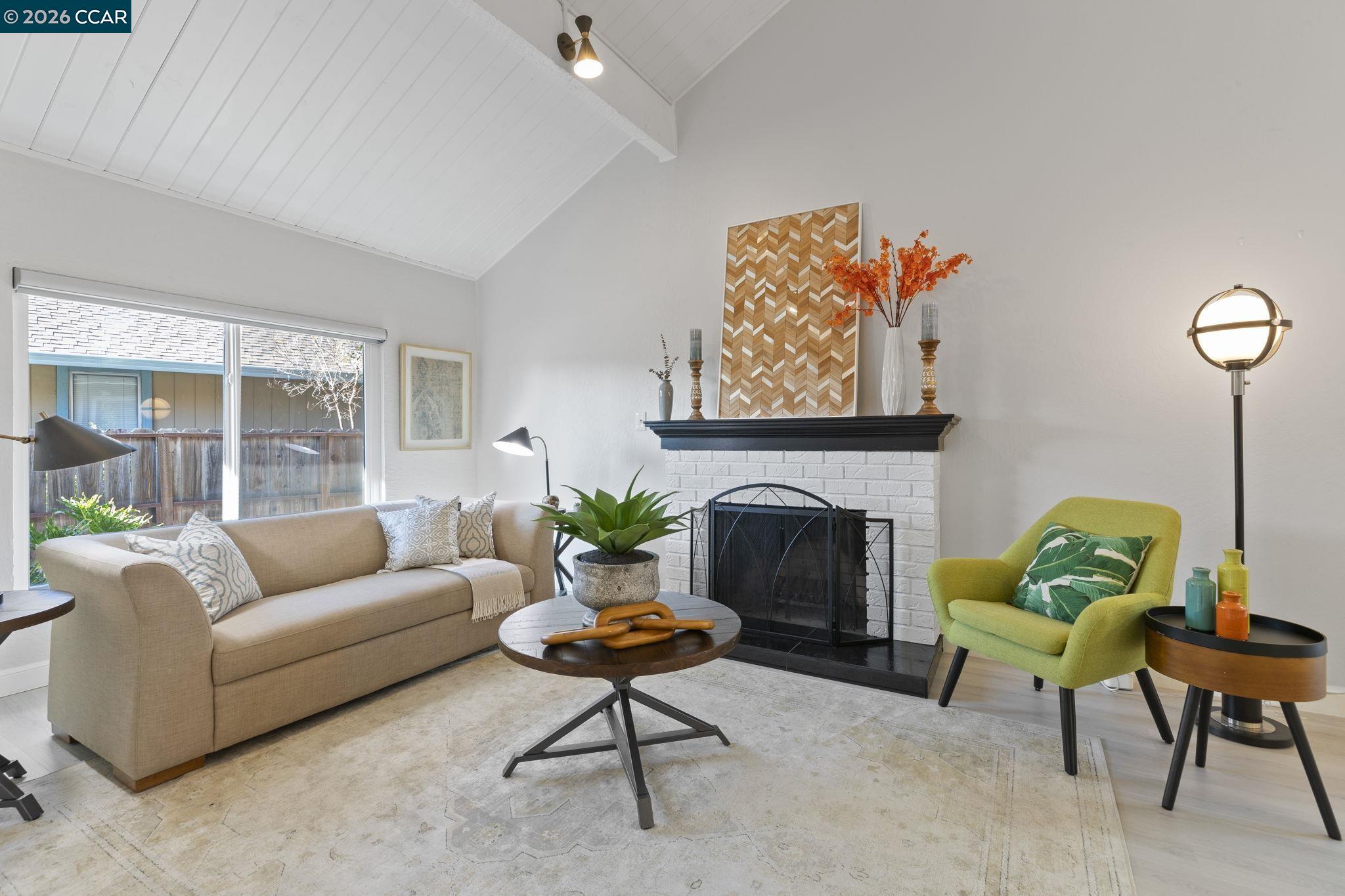 Detail Gallery Image 4 of 59 For 5537 Pamplona Ct, Concord,  CA 94521 - 4 Beds | 2/1 Baths