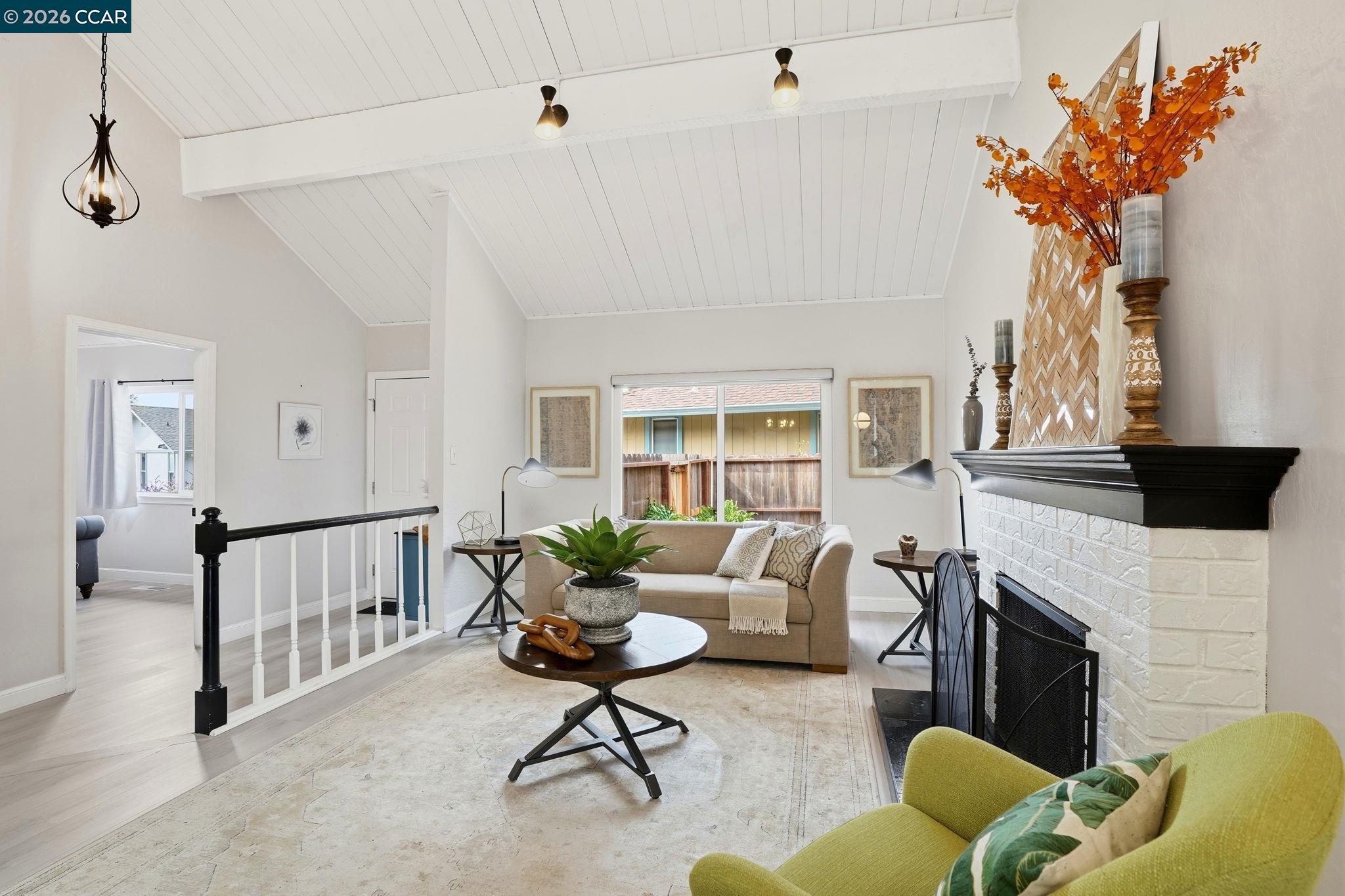 Detail Gallery Image 5 of 59 For 5537 Pamplona Ct, Concord,  CA 94521 - 4 Beds | 2/1 Baths