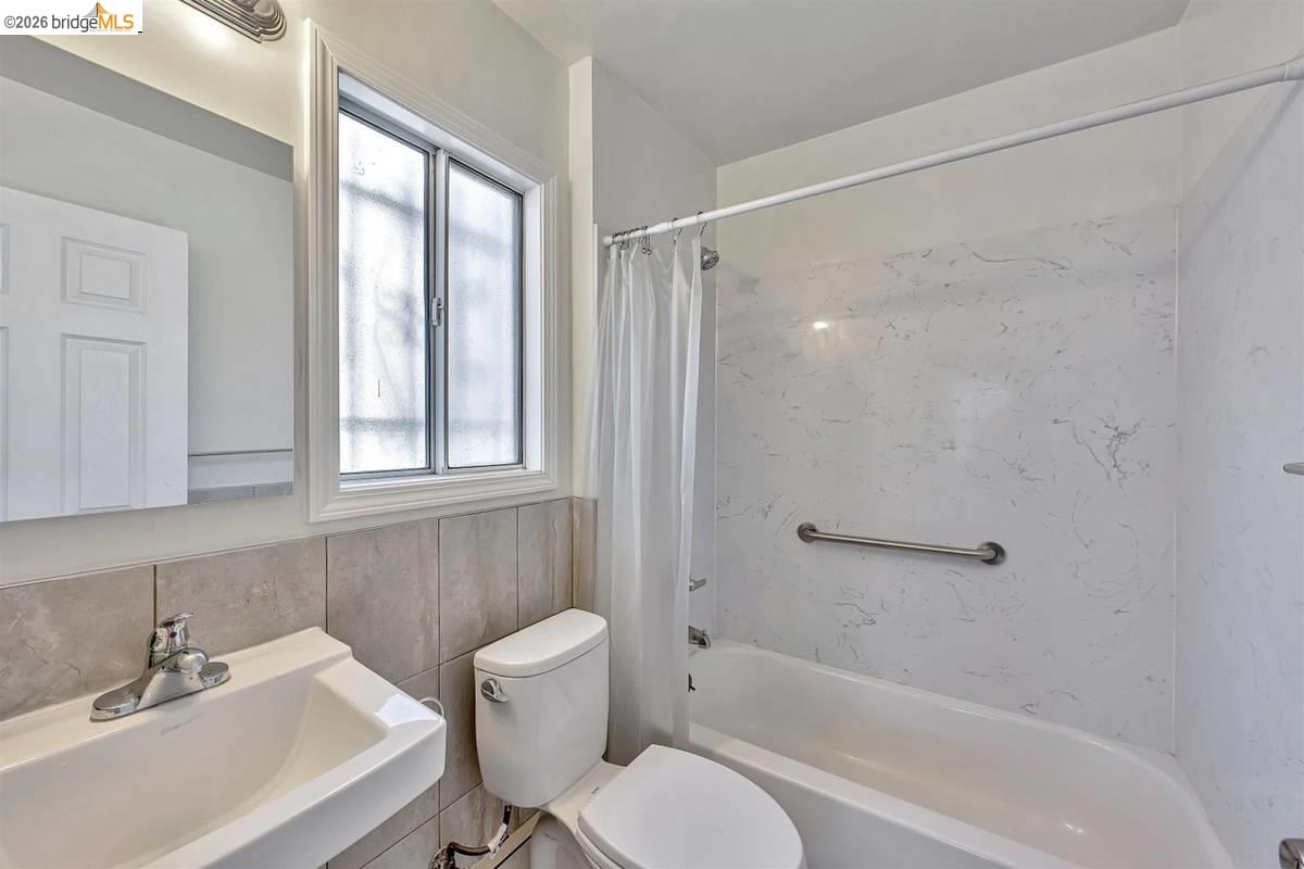 Detail Gallery Image 11 of 18 For 1715 9th Ave #UNIT C,  Oakland,  CA 94606 - 1 Beds | 1 Baths