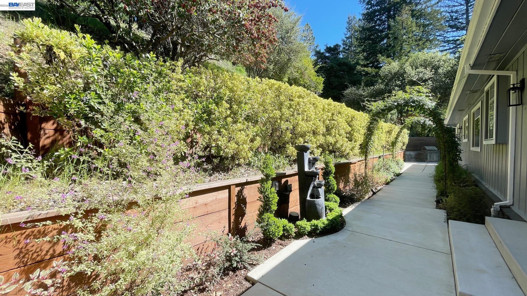Detail Gallery Image 35 of 44 For 275 Orchard Rd, Orinda,  CA 94563 - 3 Beds | 2/1 Baths