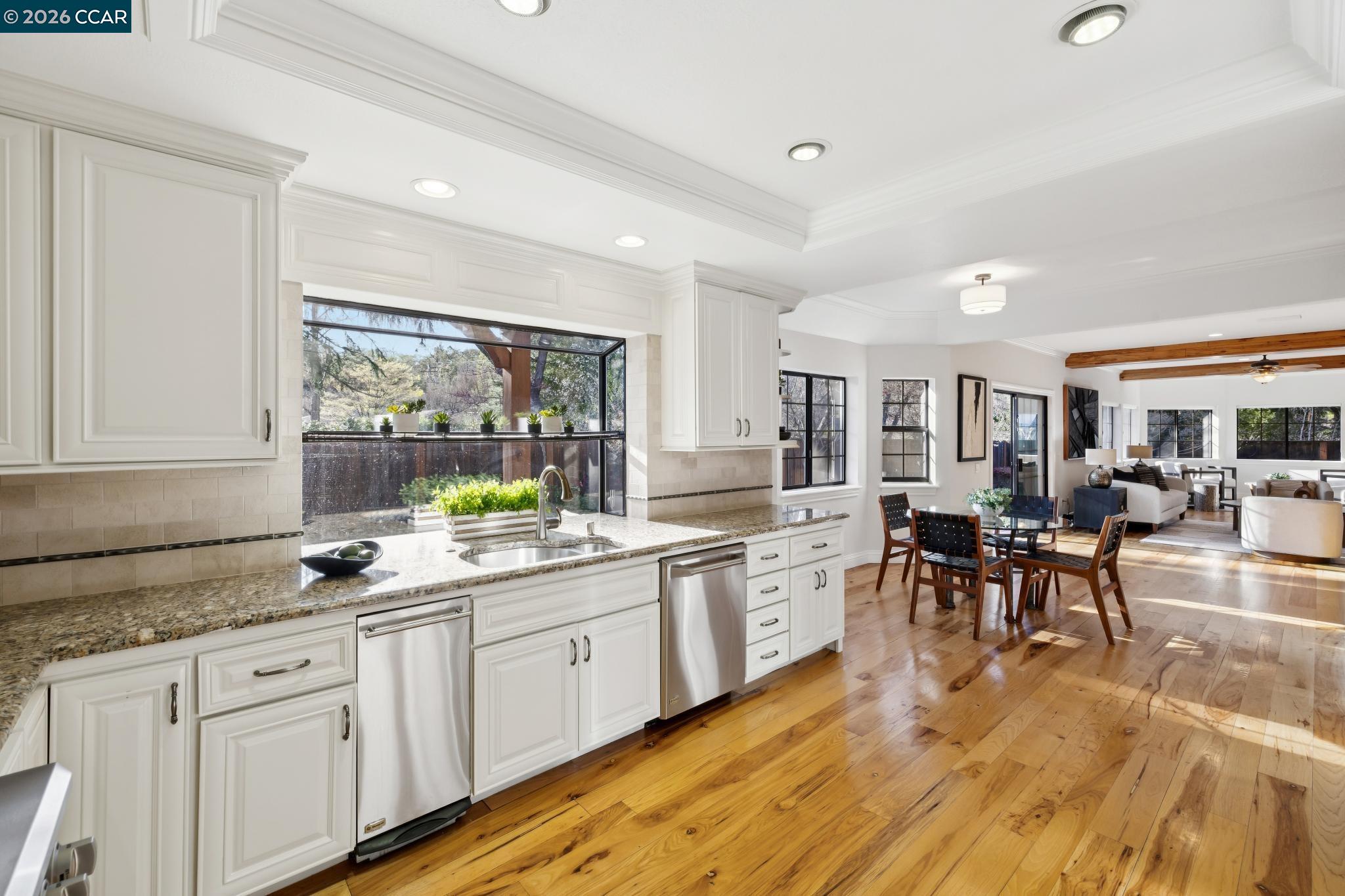 Detail Gallery Image 12 of 60 For 25 Woodland Dr, Alamo,  CA 94507 - 5 Beds | 5/1 Baths