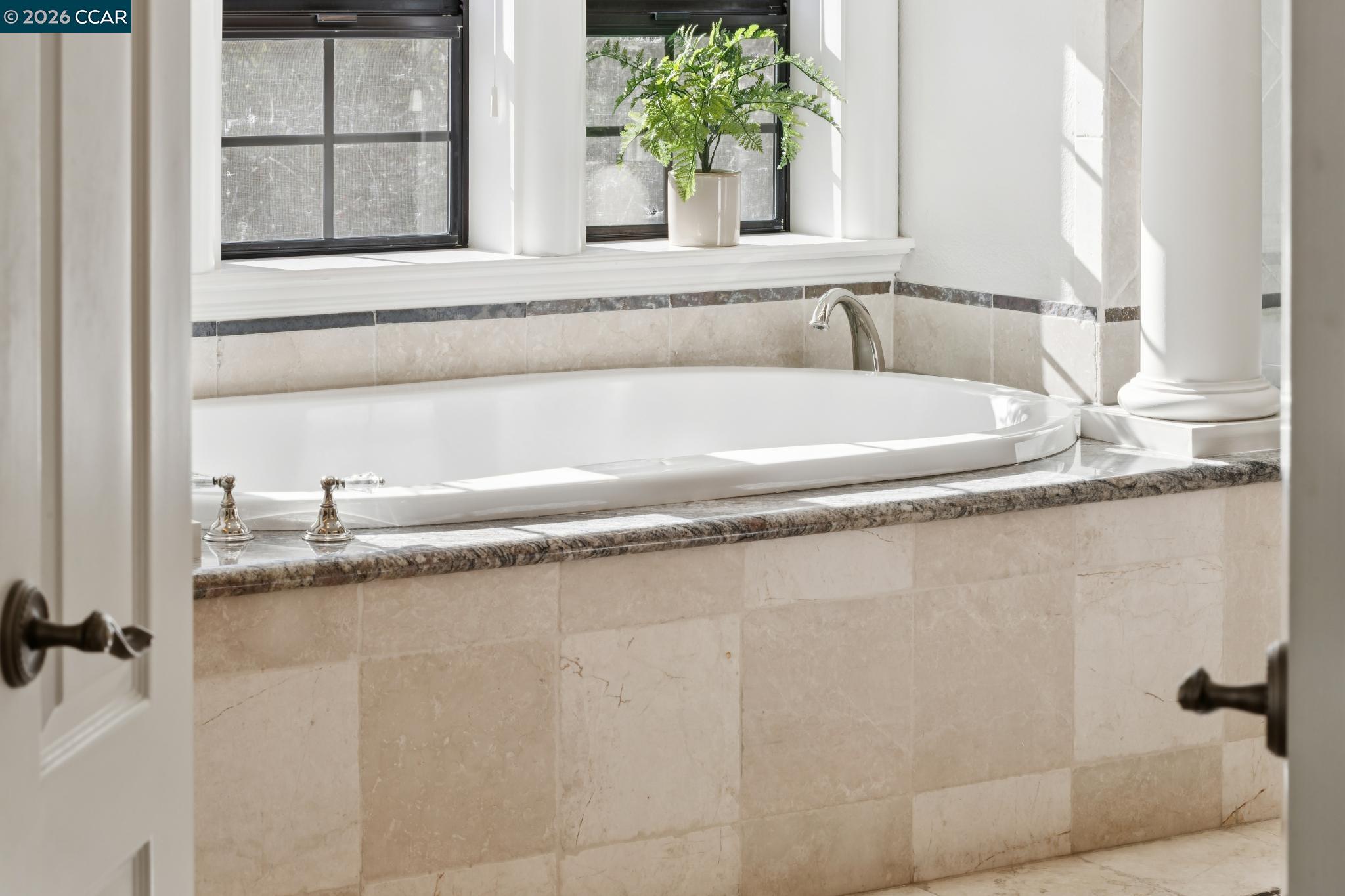 Detail Gallery Image 33 of 60 For 25 Woodland Dr, Alamo,  CA 94507 - 5 Beds | 5/1 Baths