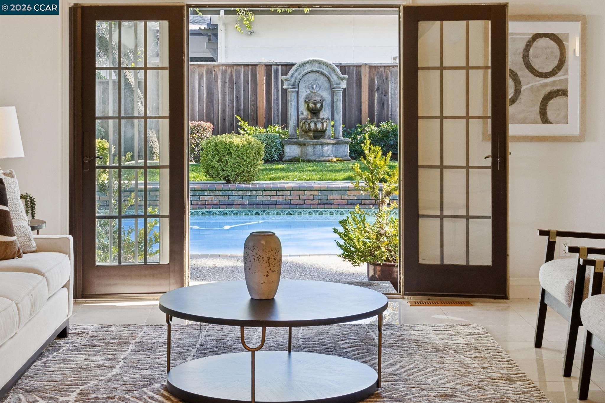 Detail Gallery Image 7 of 60 For 25 Woodland Dr, Alamo,  CA 94507 - 5 Beds | 5/1 Baths