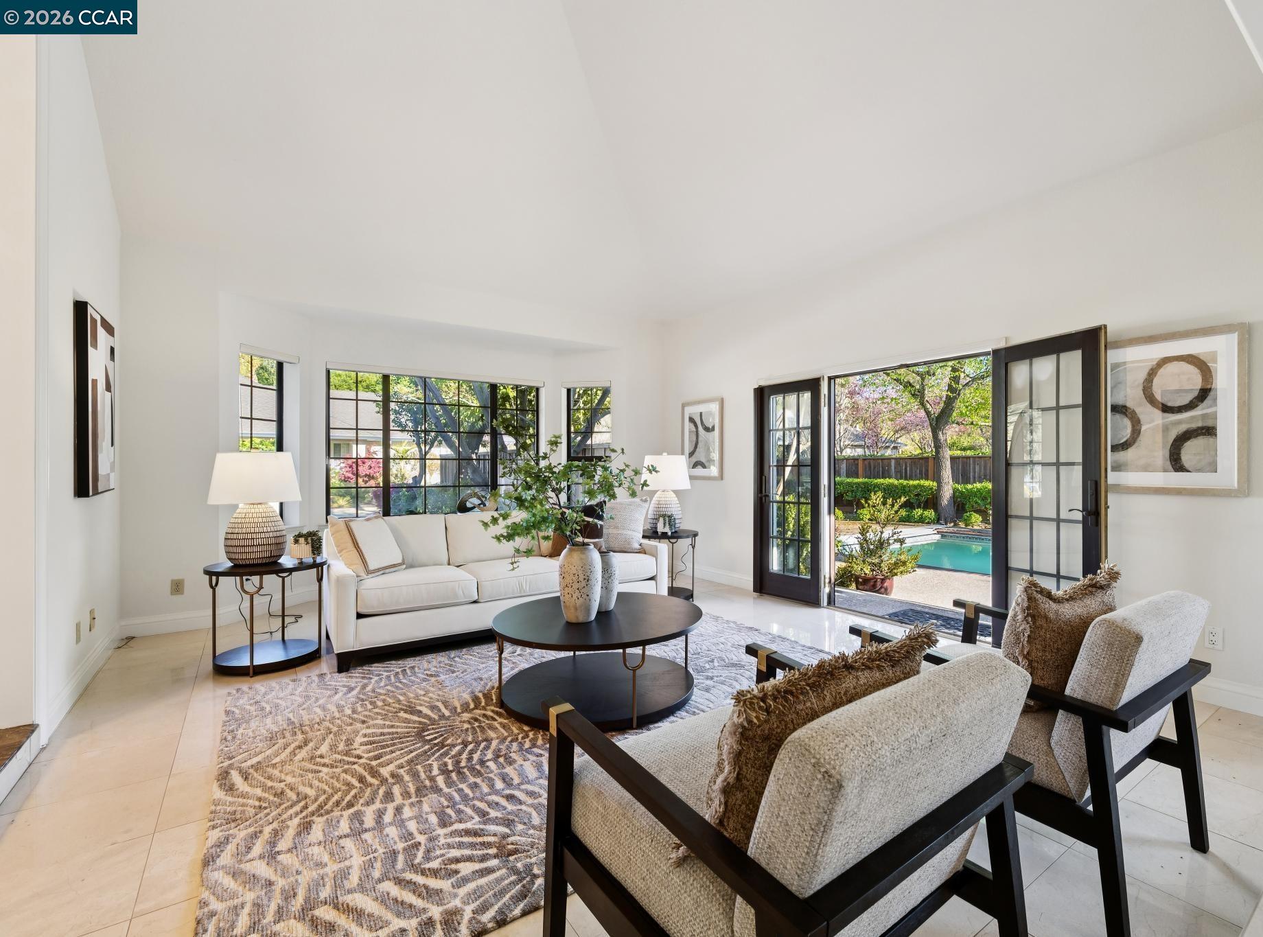 Detail Gallery Image 8 of 60 For 25 Woodland Dr, Alamo,  CA 94507 - 5 Beds | 5/1 Baths