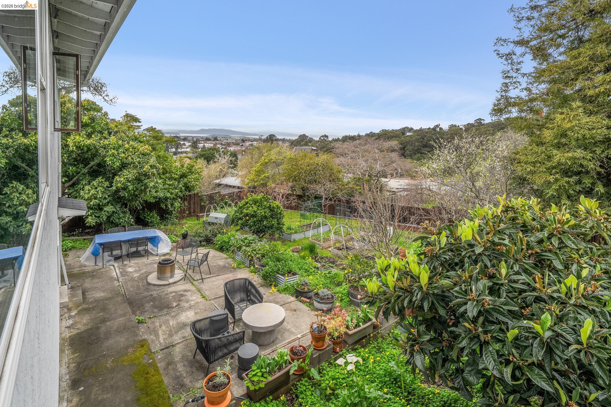 Detail Gallery Image 13 of 56 For 5845 Bernhard Ave, Richmond,  CA 94805 - 3 Beds | 1/1 Baths