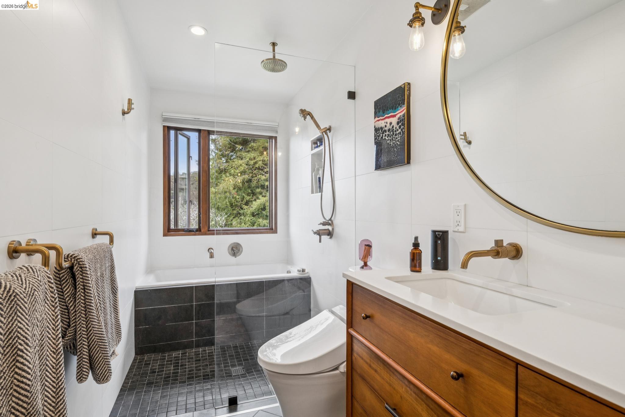 Detail Gallery Image 25 of 56 For 5845 Bernhard Ave, Richmond,  CA 94805 - 3 Beds | 1/1 Baths