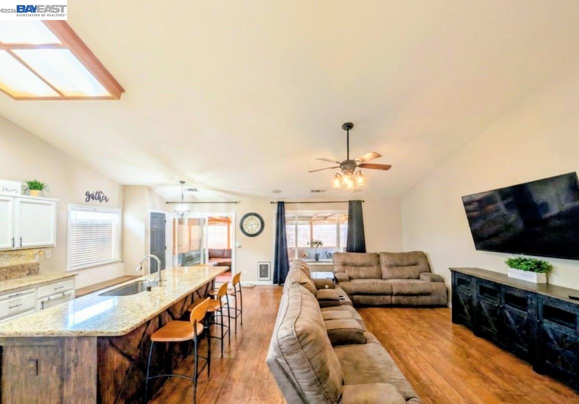 Detail Gallery Image 9 of 21 For 1104 Jordan Lane, Oakley,  CA 94561 - 4 Beds | 2 Baths