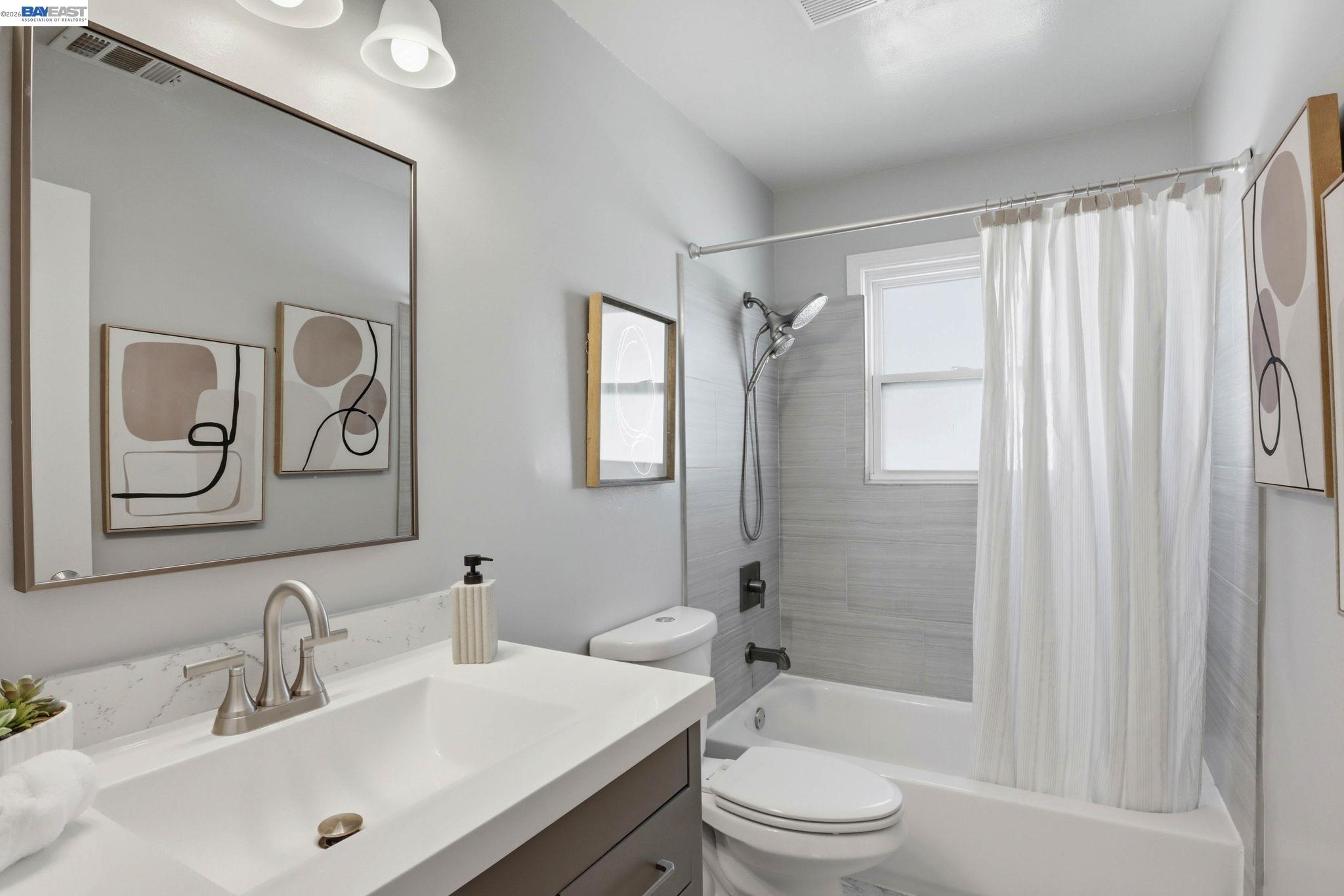 Detail Gallery Image 13 of 24 For 16129 via Pinale, San Lorenzo,  CA 94580 - 3 Beds | 1 Baths