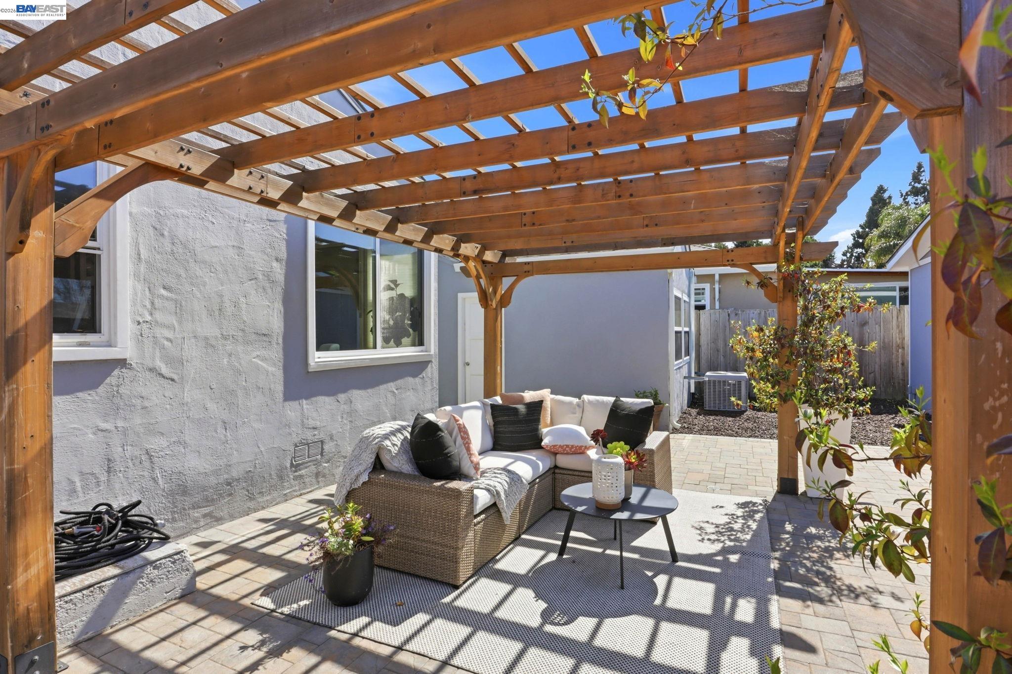 Detail Gallery Image 14 of 24 For 16129 via Pinale, San Lorenzo,  CA 94580 - 3 Beds | 1 Baths