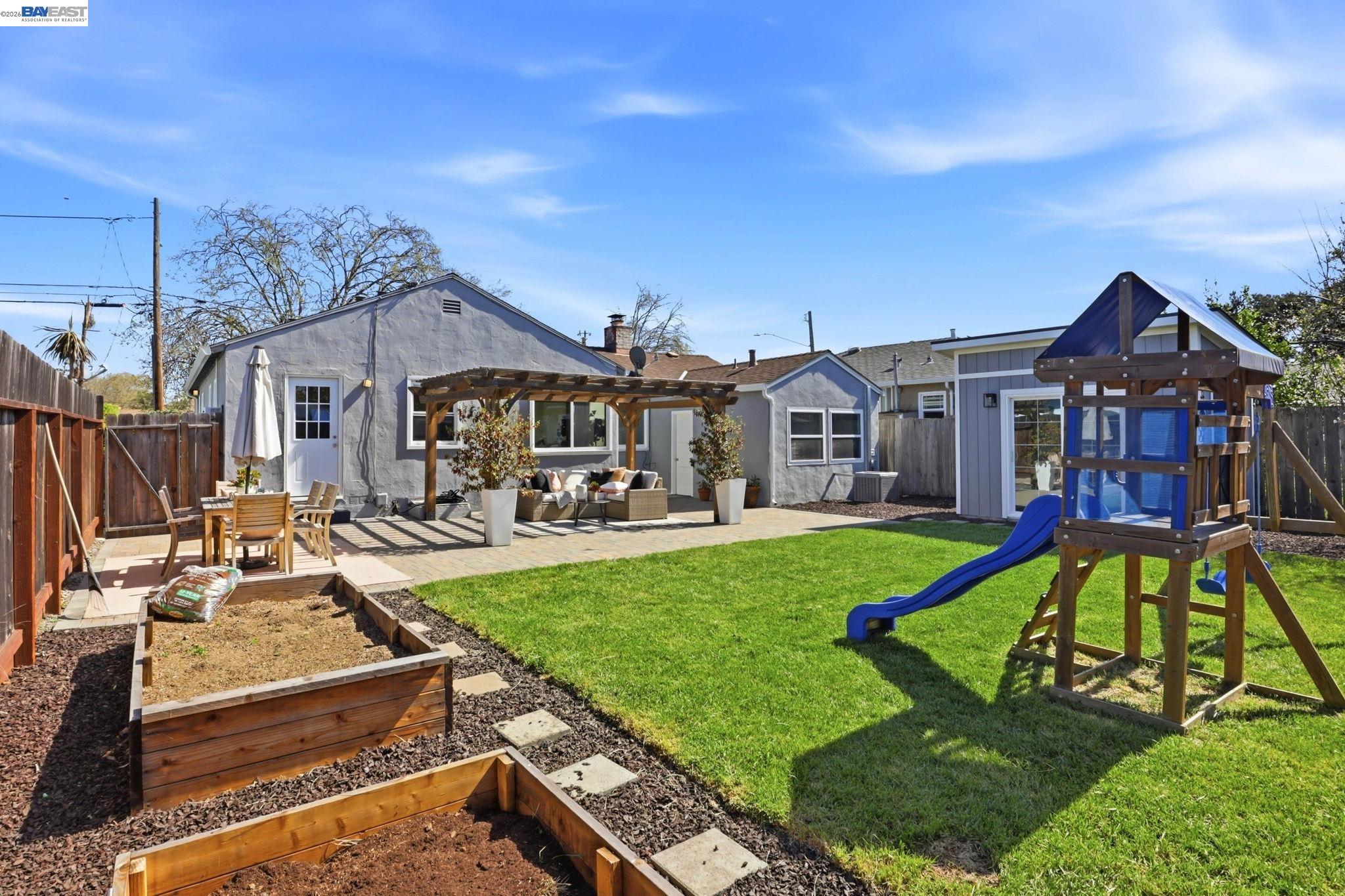 Detail Gallery Image 16 of 24 For 16129 via Pinale, San Lorenzo,  CA 94580 - 3 Beds | 1 Baths