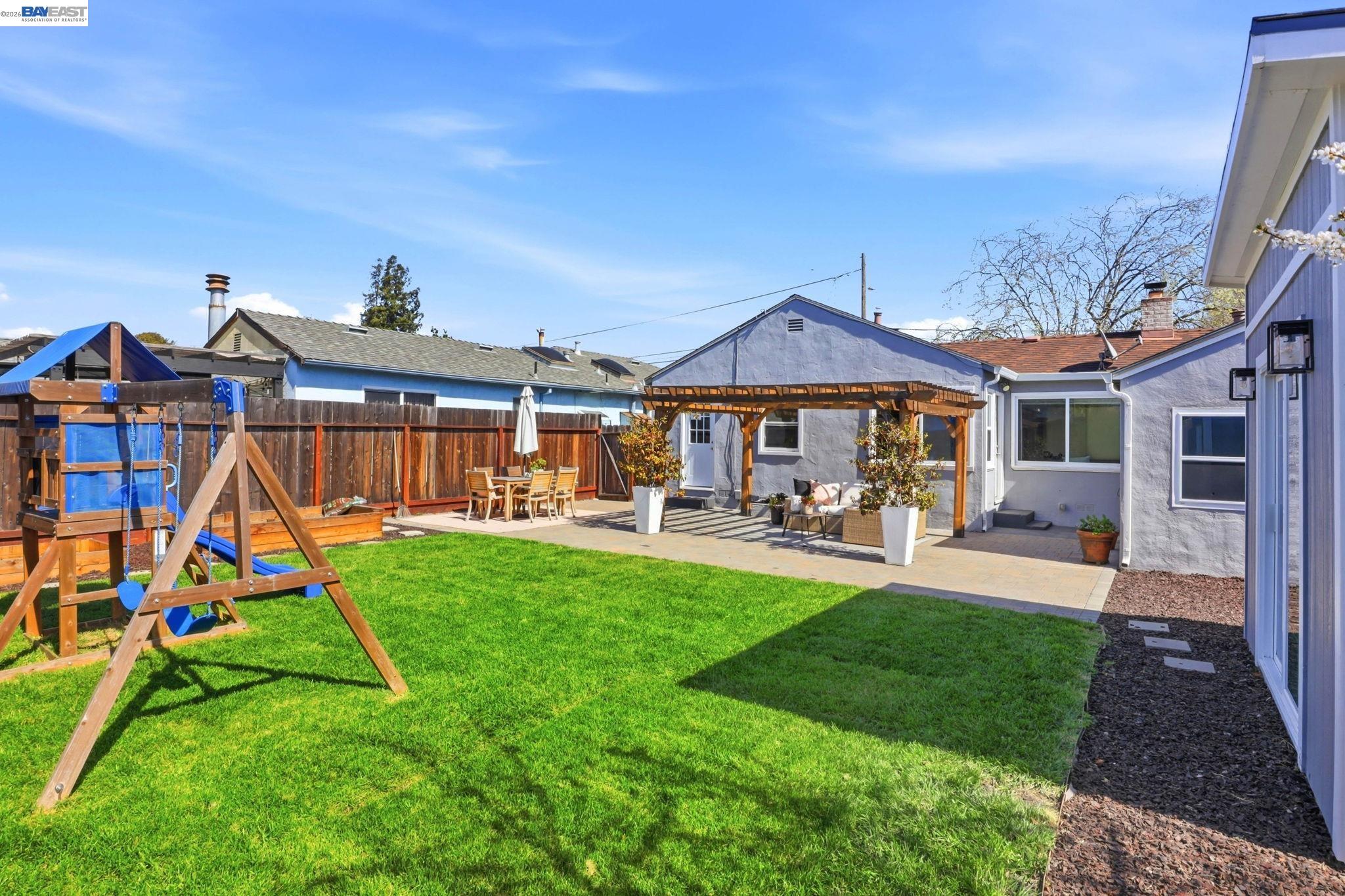 Detail Gallery Image 17 of 24 For 16129 via Pinale, San Lorenzo,  CA 94580 - 3 Beds | 1 Baths