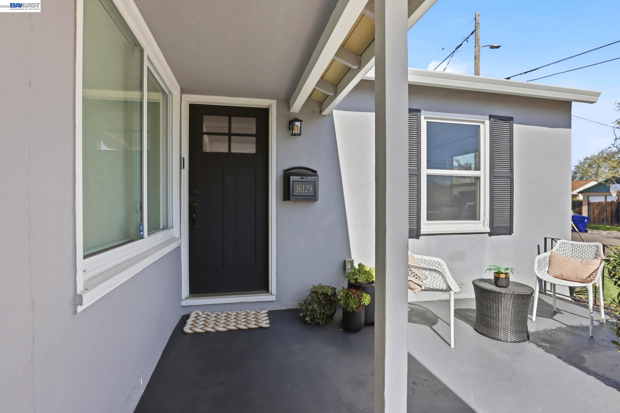 Detail Gallery Image 3 of 24 For 16129 via Pinale, San Lorenzo,  CA 94580 - 3 Beds | 1 Baths