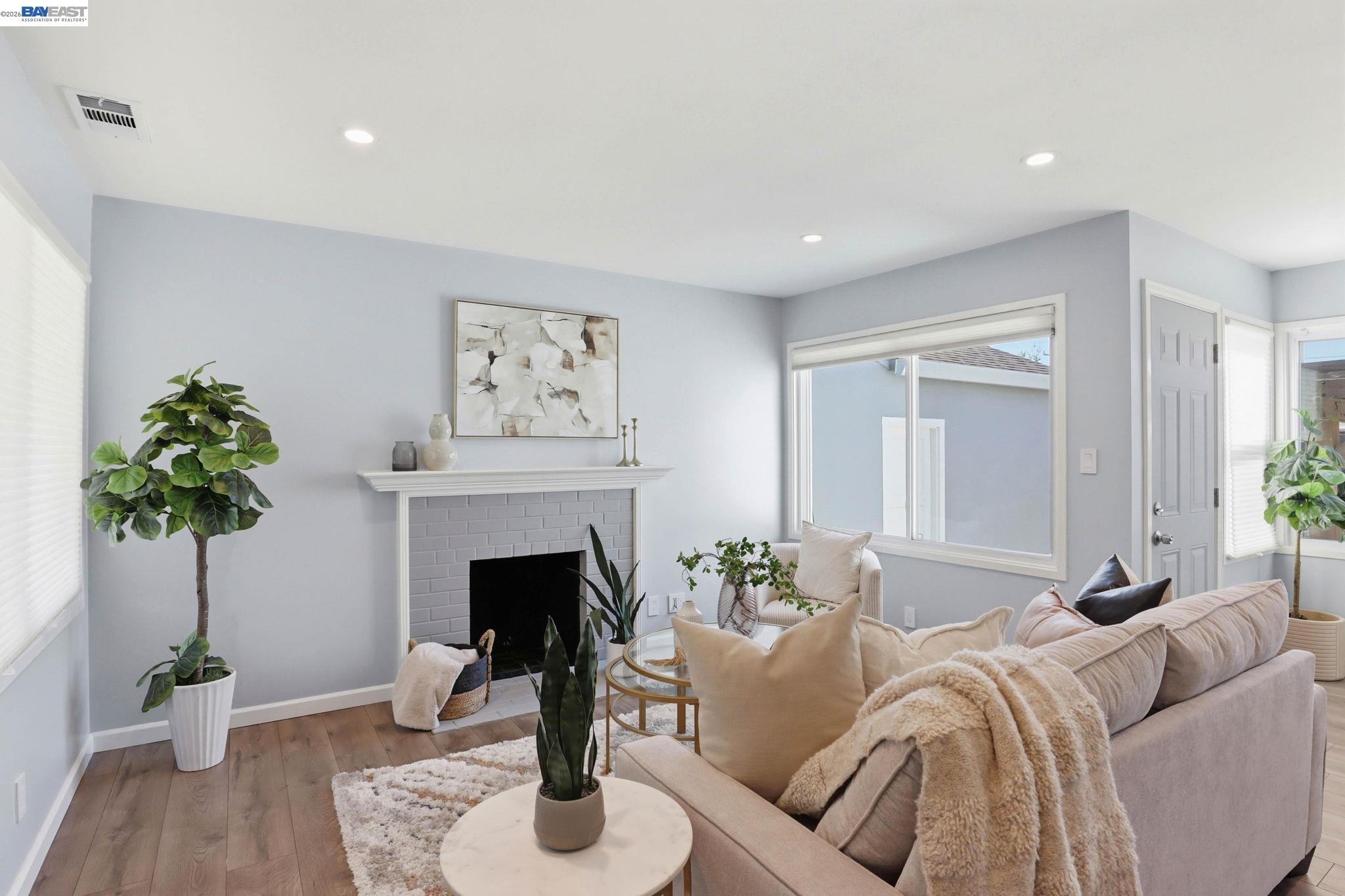 Detail Gallery Image 4 of 24 For 16129 via Pinale, San Lorenzo,  CA 94580 - 3 Beds | 1 Baths