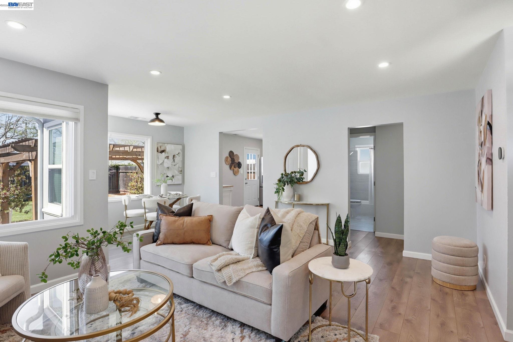 Detail Gallery Image 5 of 24 For 16129 via Pinale, San Lorenzo,  CA 94580 - 3 Beds | 1 Baths