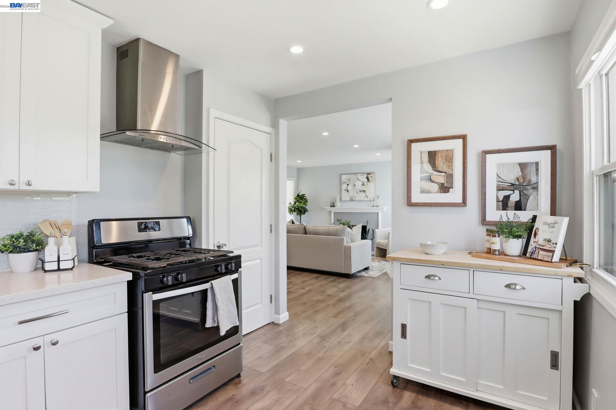 Detail Gallery Image 8 of 24 For 16129 via Pinale, San Lorenzo,  CA 94580 - 3 Beds | 1 Baths