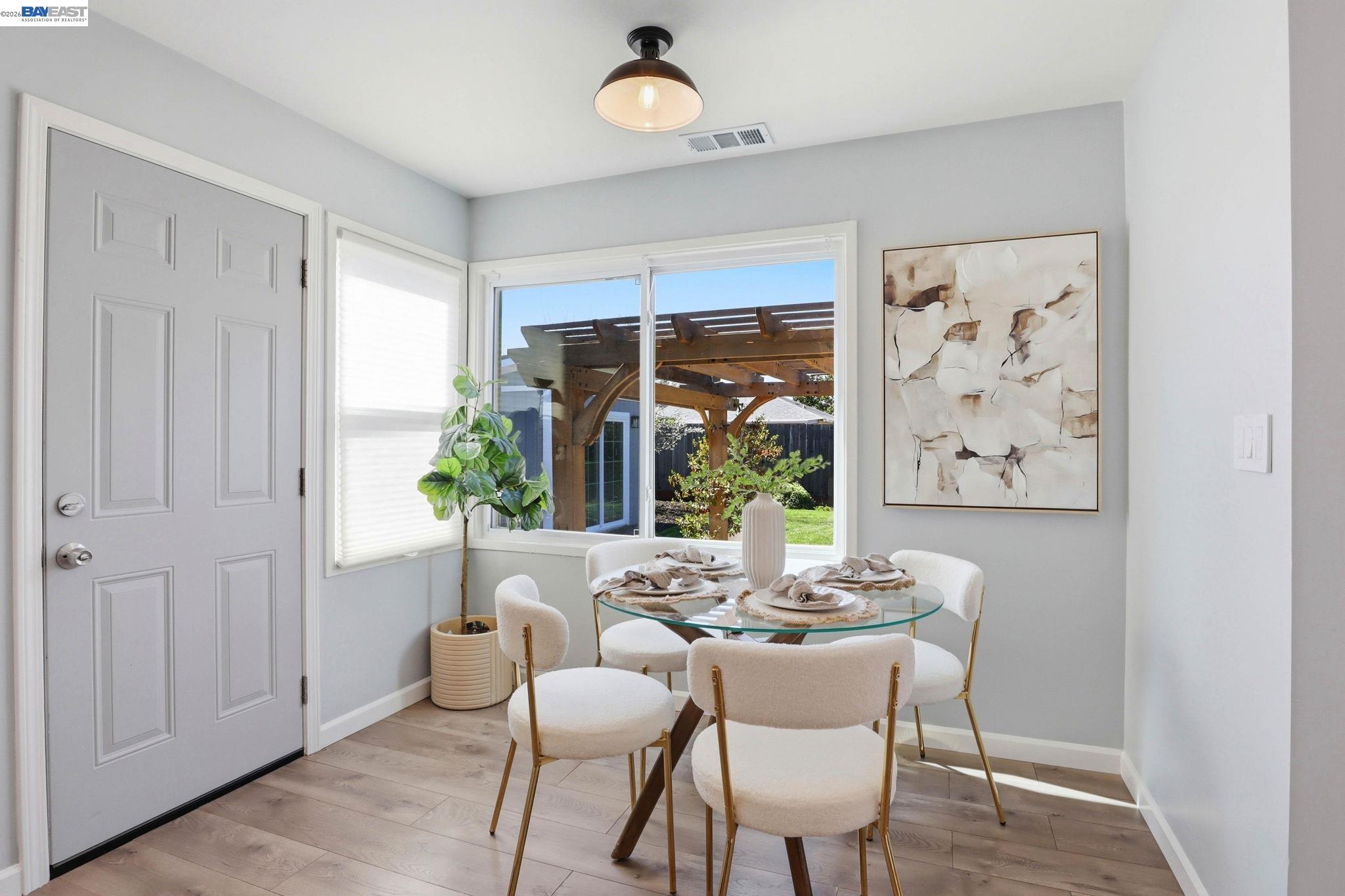 Detail Gallery Image 9 of 24 For 16129 via Pinale, San Lorenzo,  CA 94580 - 3 Beds | 1 Baths