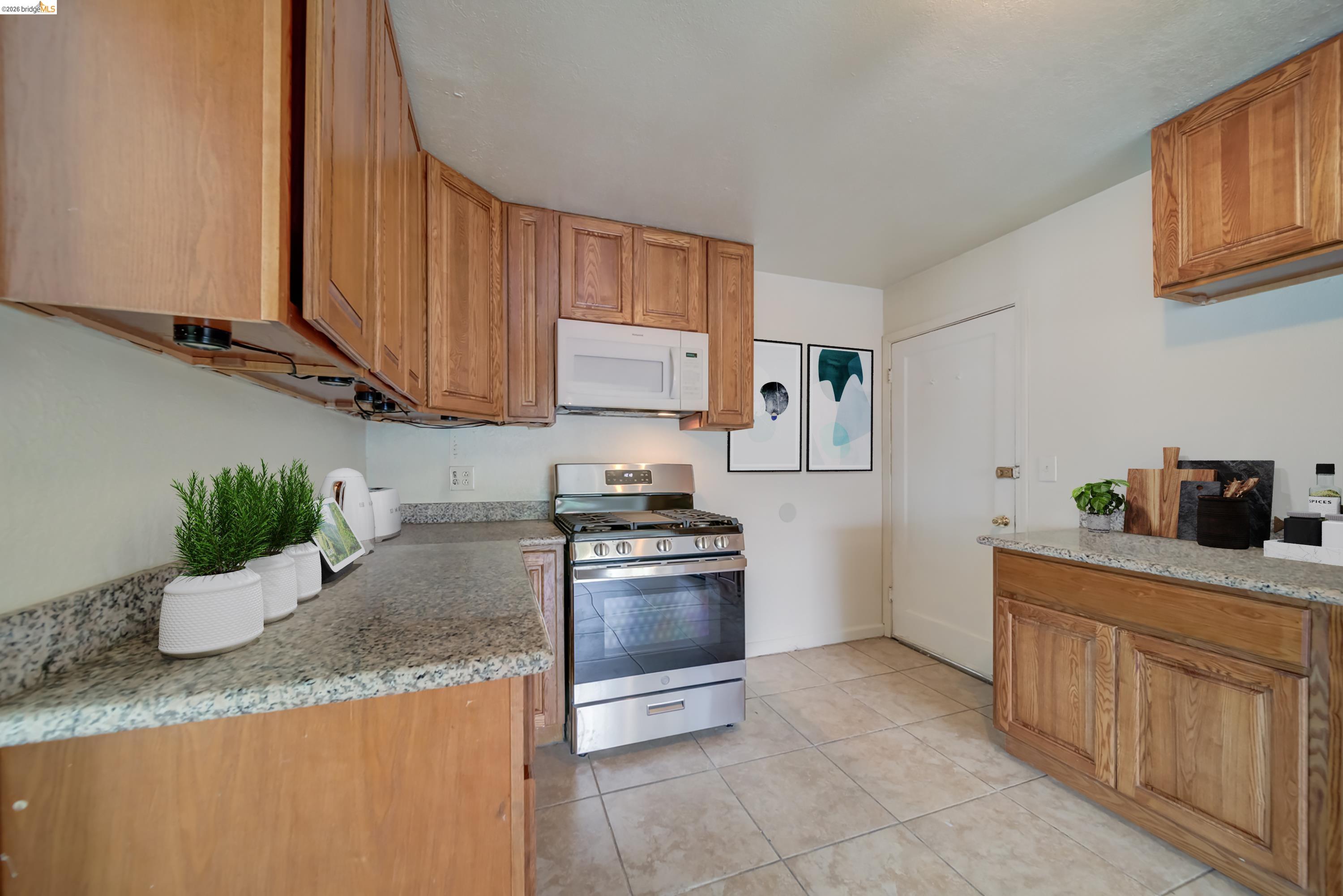 Detail Gallery Image 13 of 35 For 844 37th St, Richmond,  CA 94805 - 5 Beds | 2 Baths