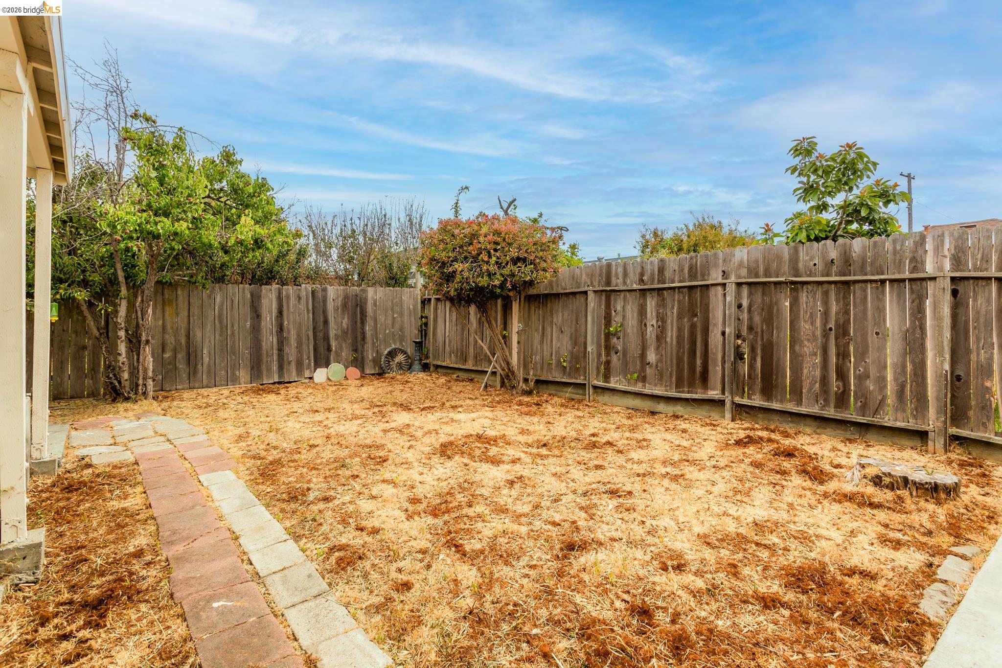 Detail Gallery Image 6 of 35 For 844 37th St, Richmond,  CA 94805 - 5 Beds | 2 Baths