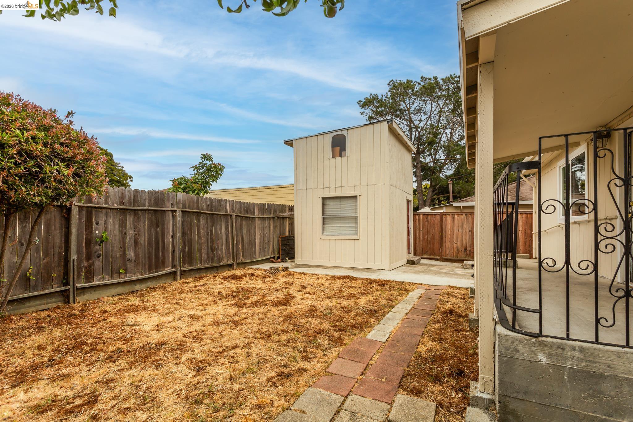 Detail Gallery Image 8 of 35 For 844 37th St, Richmond,  CA 94805 - 5 Beds | 2 Baths