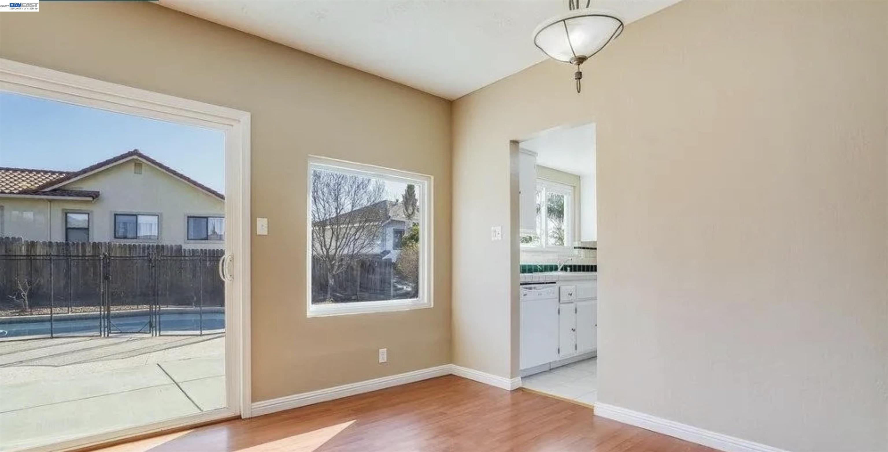 Detail Gallery Image 4 of 13 For Saint James Place, Antioch,  CA 94509 - 3 Beds | 2 Baths