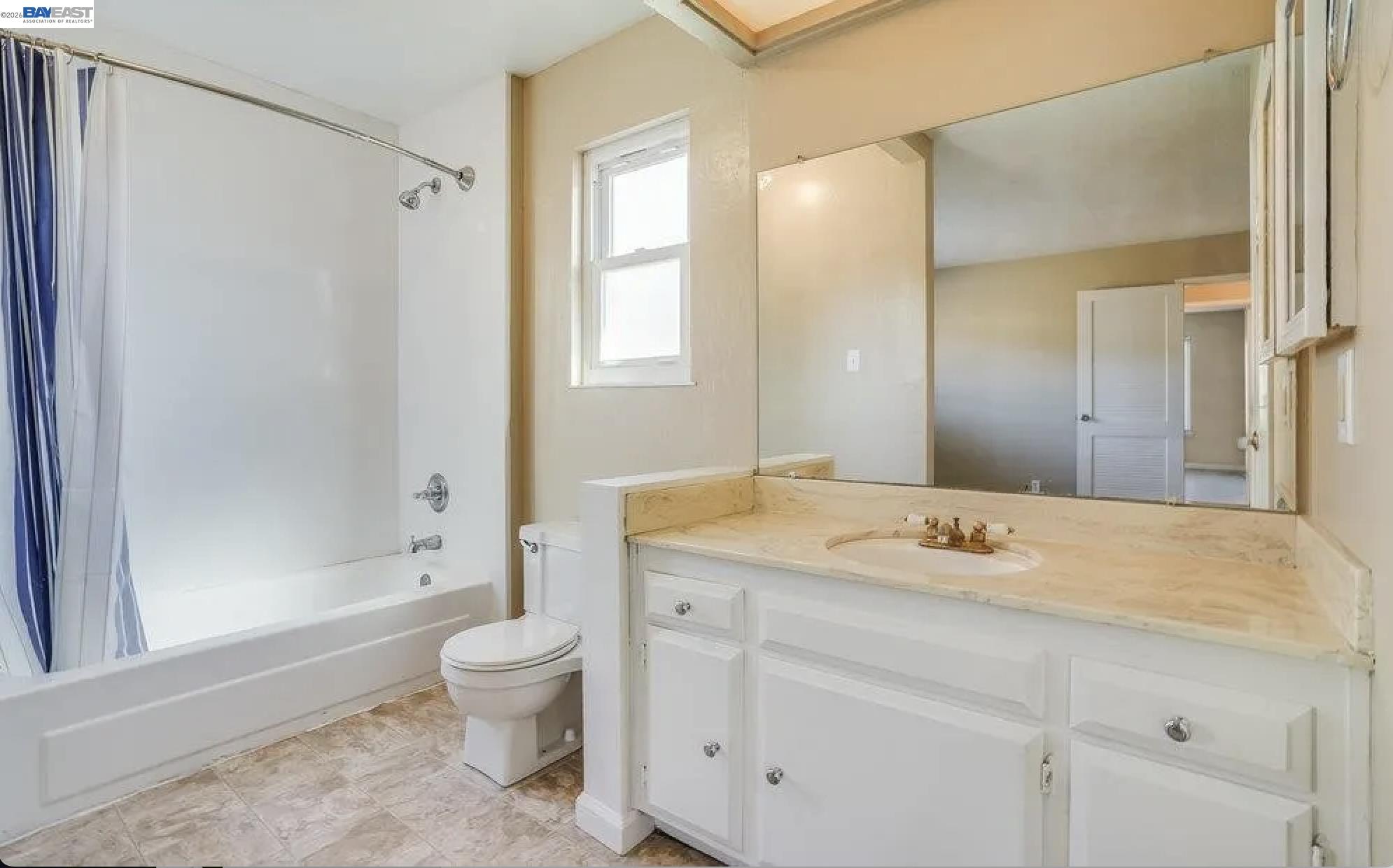 Detail Gallery Image 6 of 13 For Saint James Place, Antioch,  CA 94509 - 3 Beds | 2 Baths