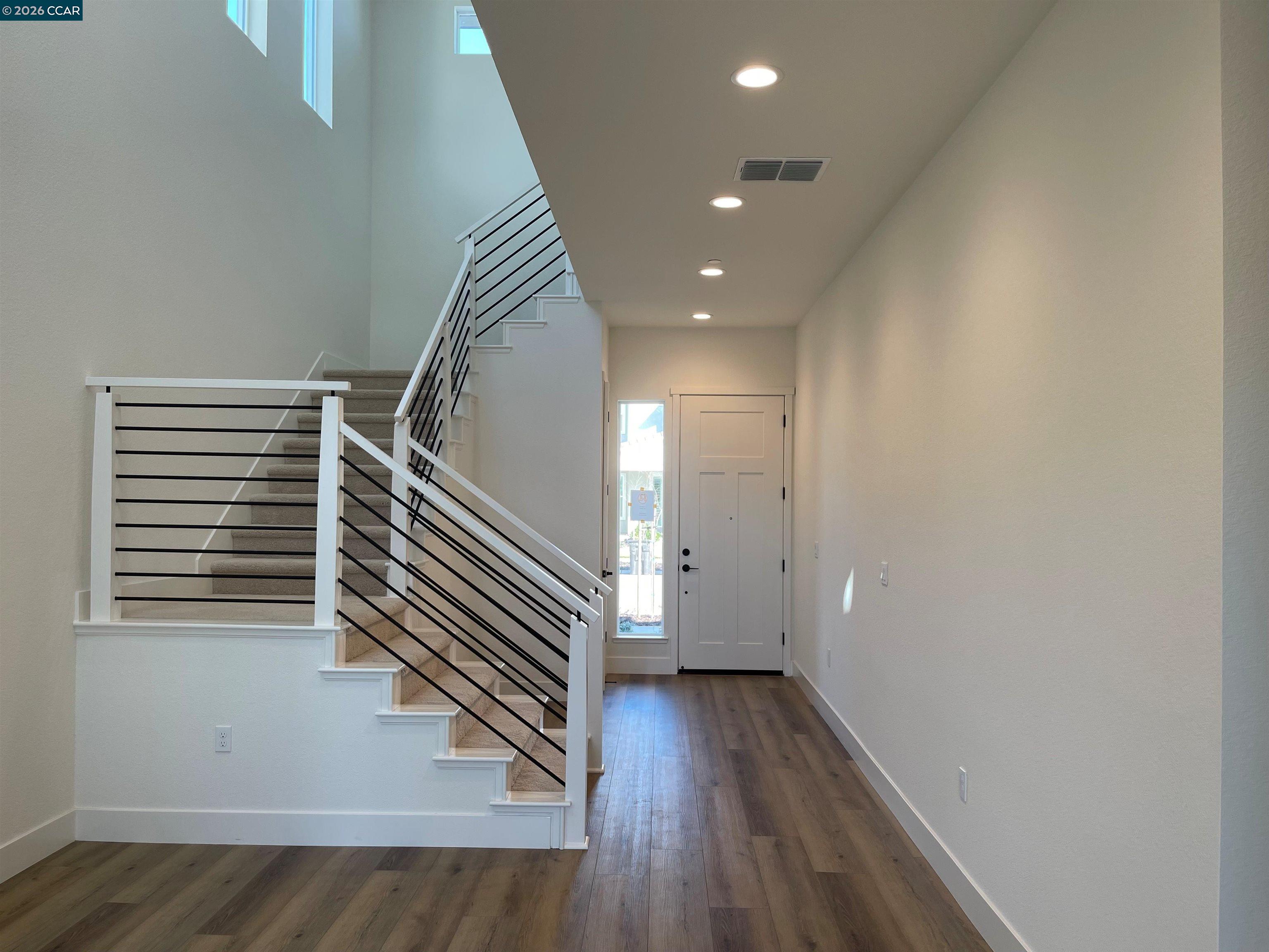 Detail Gallery Image 3 of 10 For 17549 Bushwick Lane, Lathrop,  CA 95330 - 5 Beds | 3 Baths