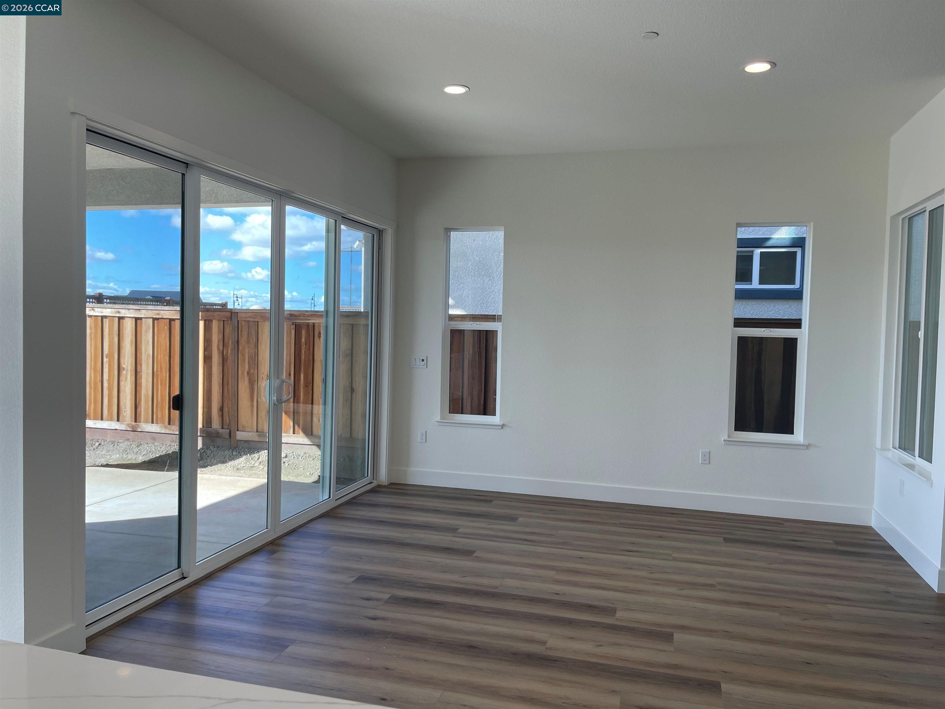 Detail Gallery Image 5 of 10 For 17549 Bushwick Lane, Lathrop,  CA 95330 - 5 Beds | 3 Baths