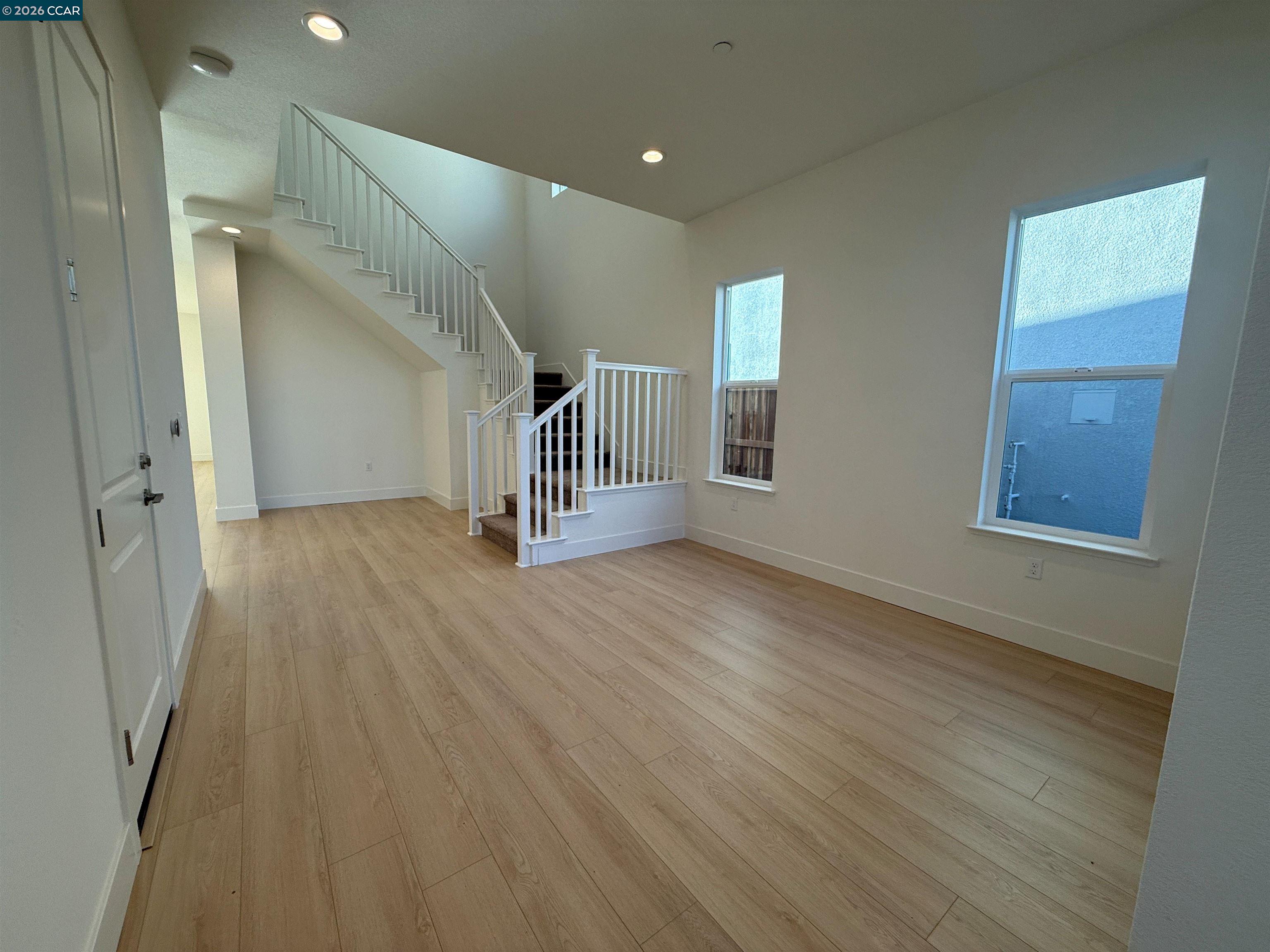 Detail Gallery Image 5 of 7 For 17549 Bushwick Lane, Lathrop,  CA 95330 - 5 Beds | 3 Baths