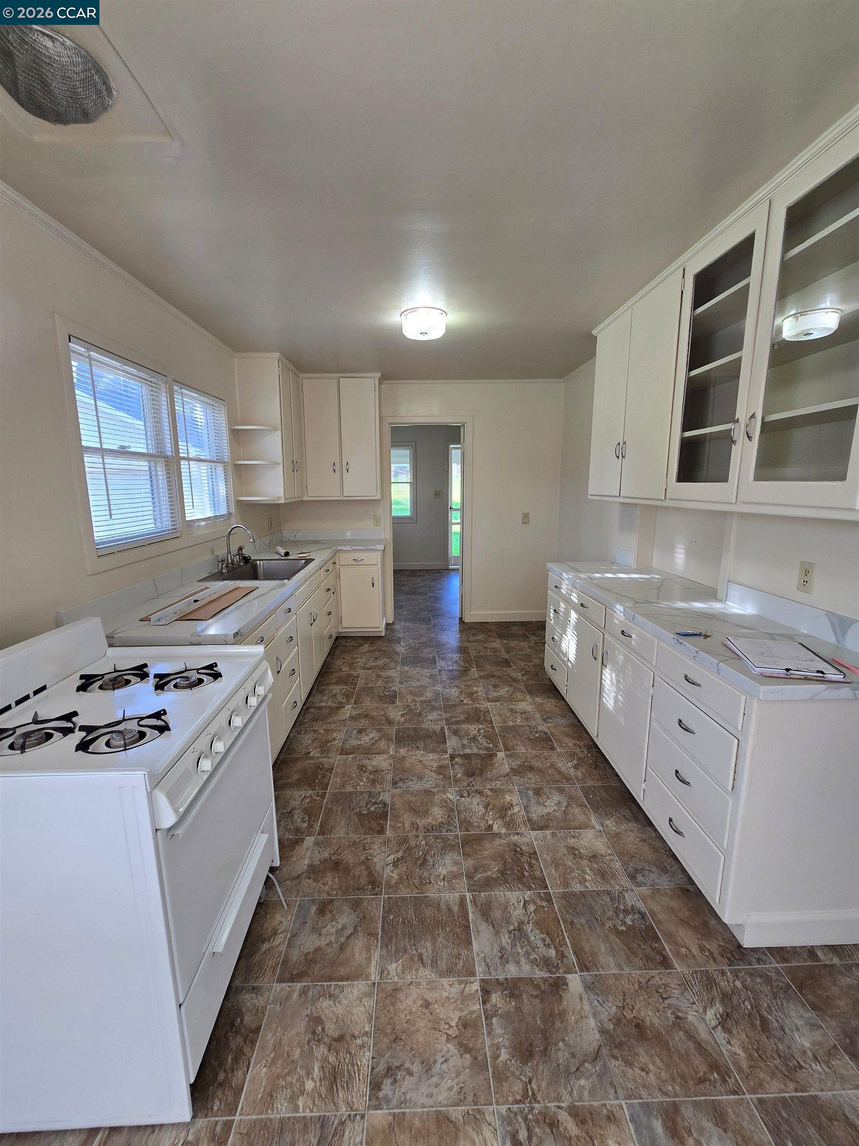 Detail Gallery Image 6 of 12 For 4455 Appian Way, El Sobrante,  CA 94803 - 3 Beds | 1/1 Baths