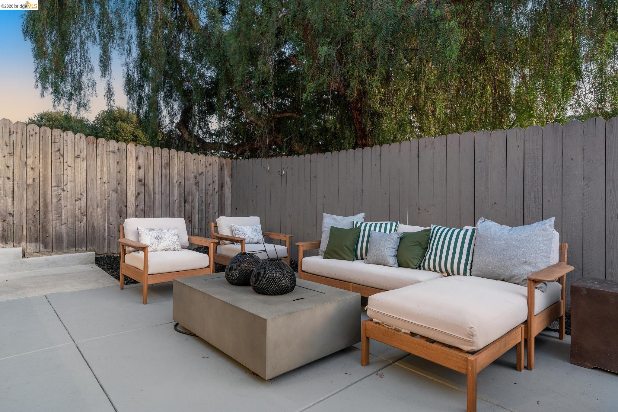 Detail Gallery Image 11 of 59 For 8301 Ney Ave, Oakland,  CA 94605 - 4 Beds | 3 Baths