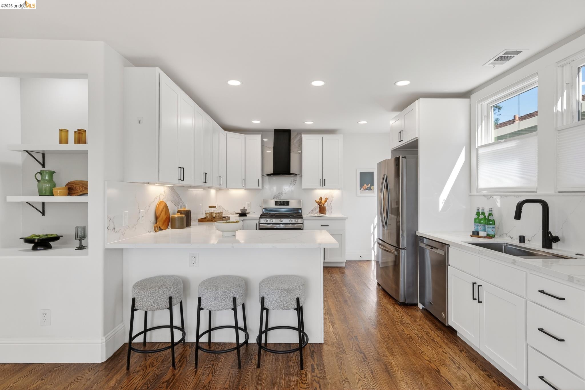 Detail Gallery Image 30 of 59 For 8301 Ney Ave, Oakland,  CA 94605 - 4 Beds | 3 Baths