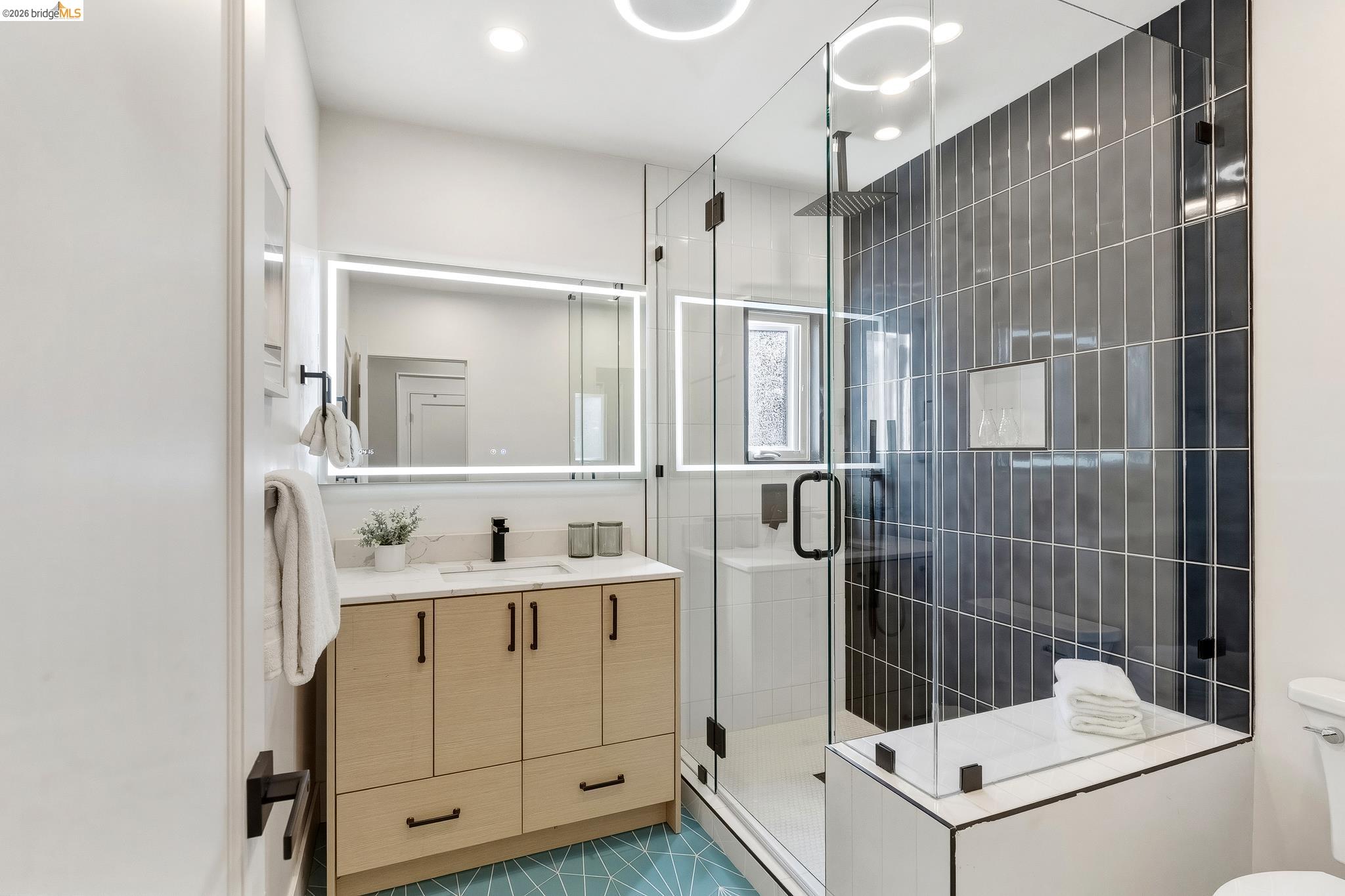 Detail Gallery Image 39 of 59 For 8301 Ney Ave, Oakland,  CA 94605 - 4 Beds | 3 Baths