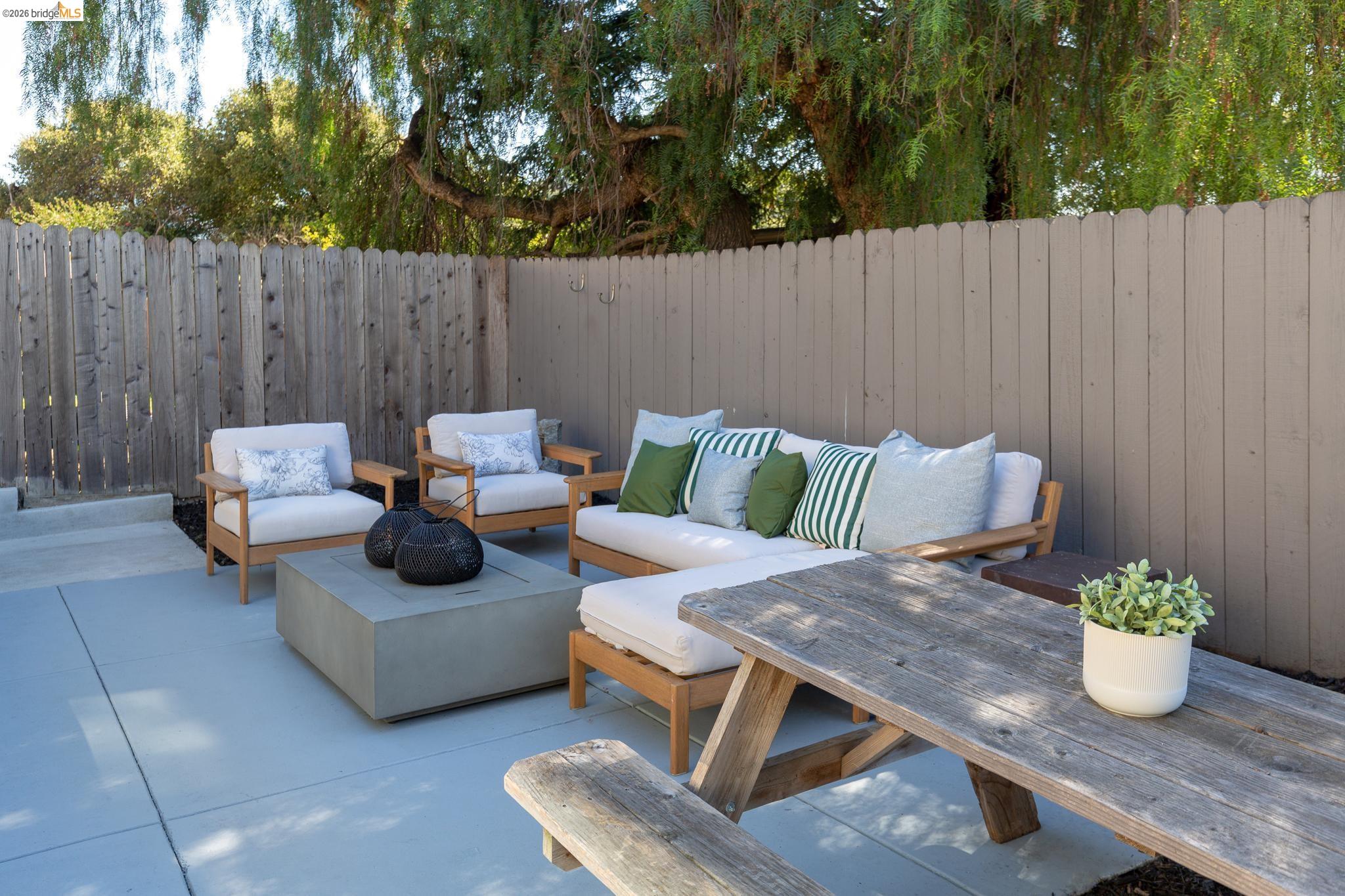 Detail Gallery Image 56 of 59 For 8301 Ney Ave, Oakland,  CA 94605 - 4 Beds | 3 Baths