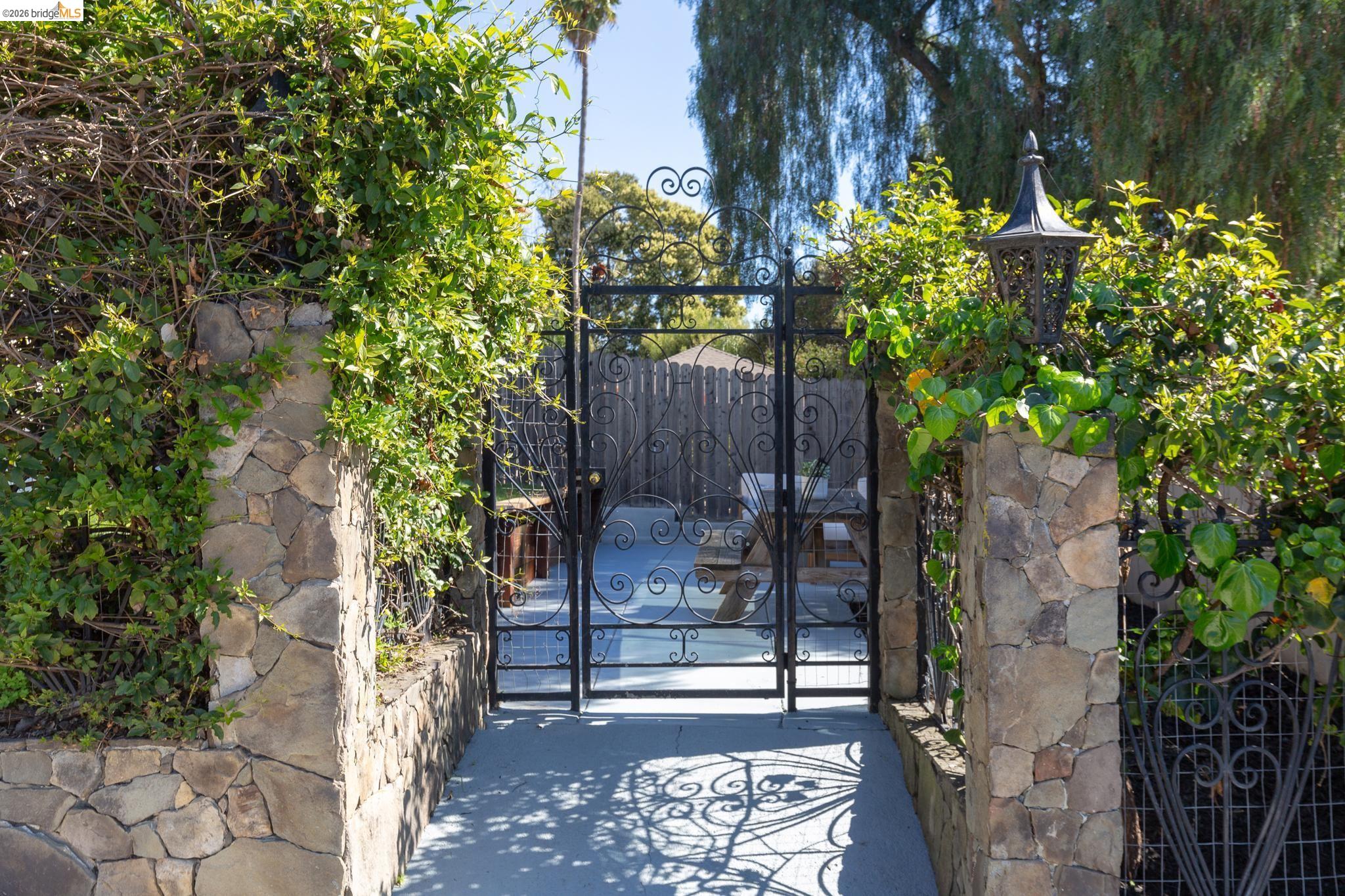 Detail Gallery Image 59 of 59 For 8301 Ney Ave, Oakland,  CA 94605 - 4 Beds | 3 Baths