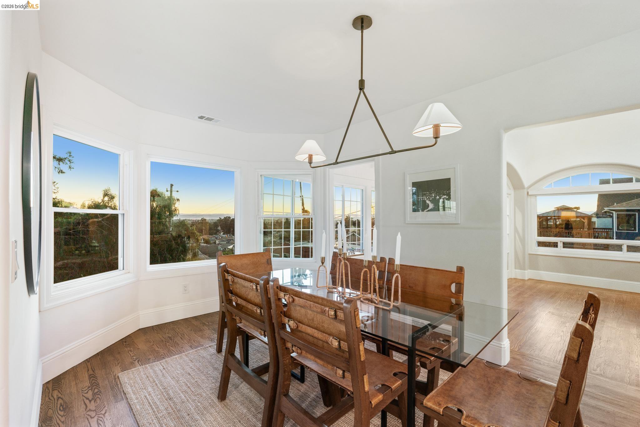 Detail Gallery Image 7 of 59 For 8301 Ney Ave, Oakland,  CA 94605 - 4 Beds | 3 Baths