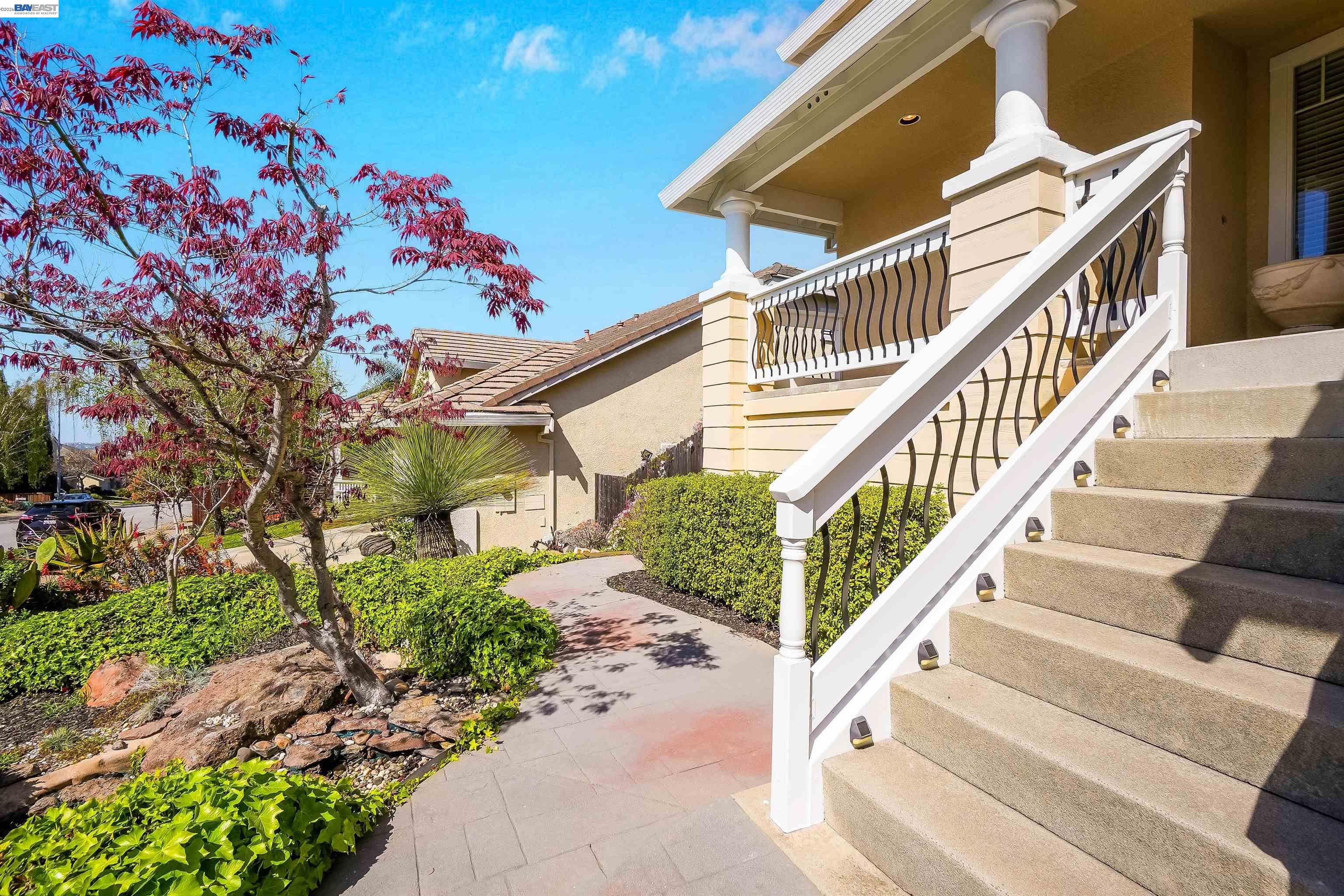 Detail Gallery Image 3 of 53 For 5810 Gold Creek Dr, Castro Valley,  CA 94552 - 4 Beds | 3/1 Baths