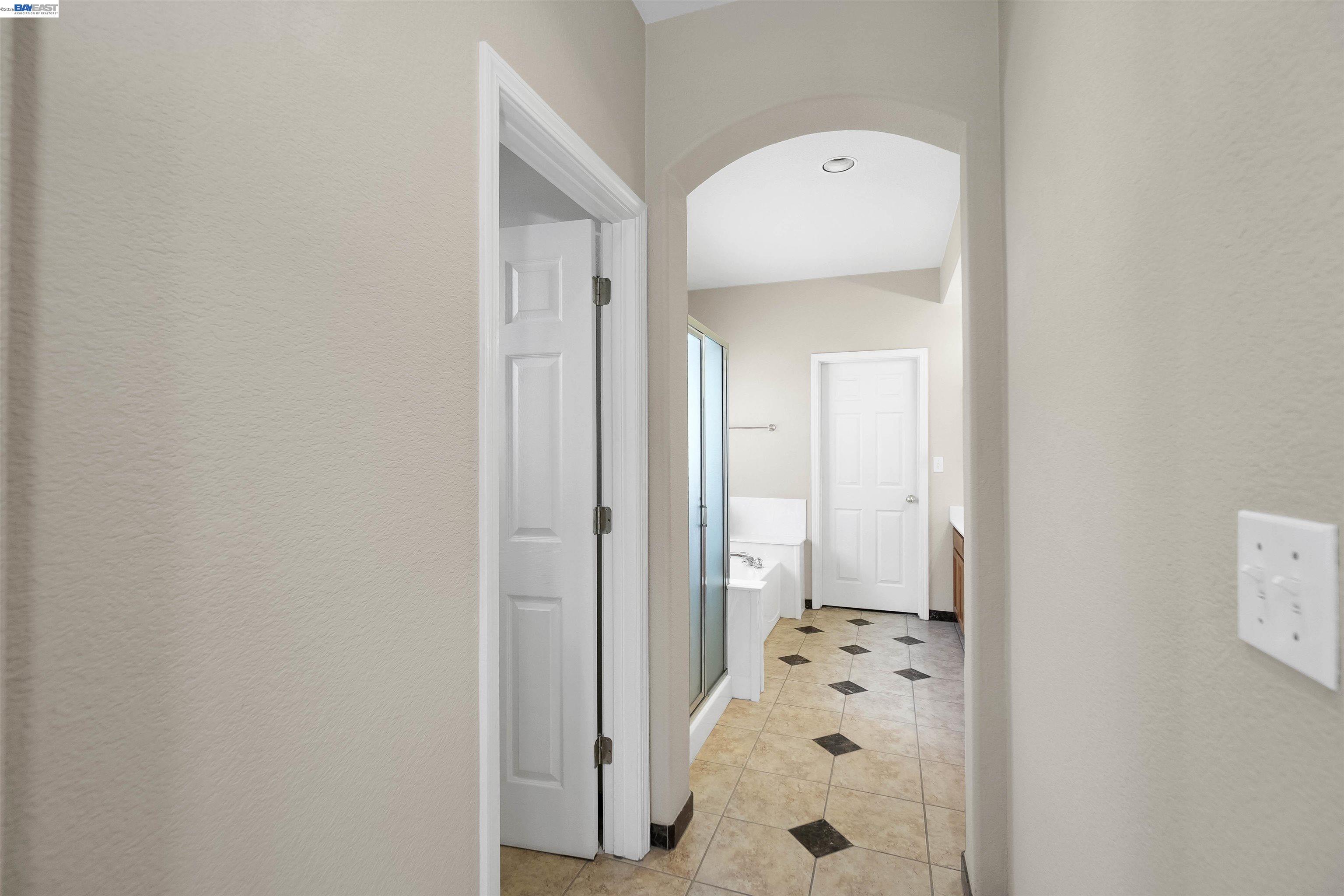 Detail Gallery Image 21 of 53 For 5810 Gold Creek Dr, Castro Valley,  CA 94552 - 4 Beds | 3/1 Baths