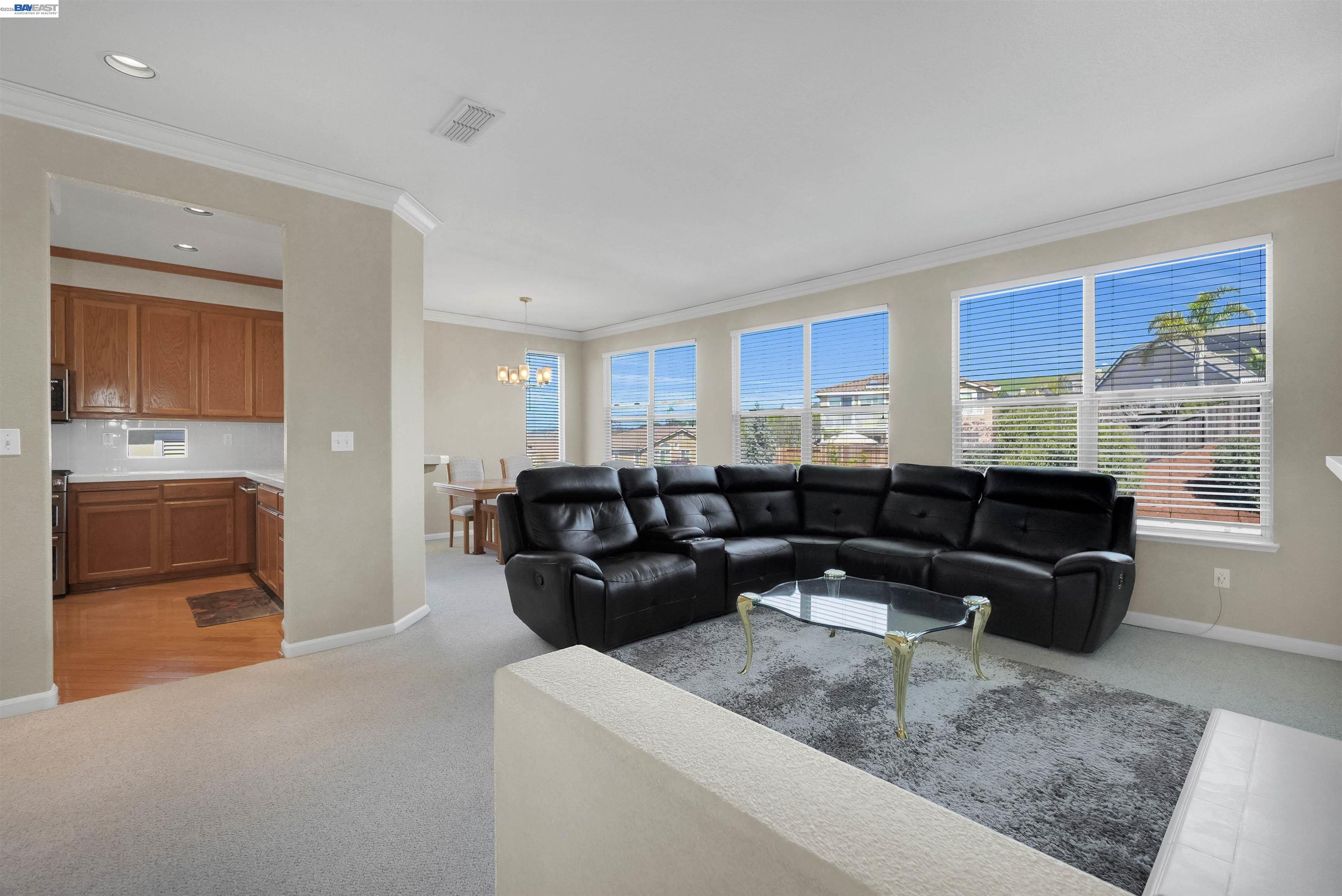 Detail Gallery Image 6 of 53 For 5810 Gold Creek Dr, Castro Valley,  CA 94552 - 4 Beds | 3/1 Baths