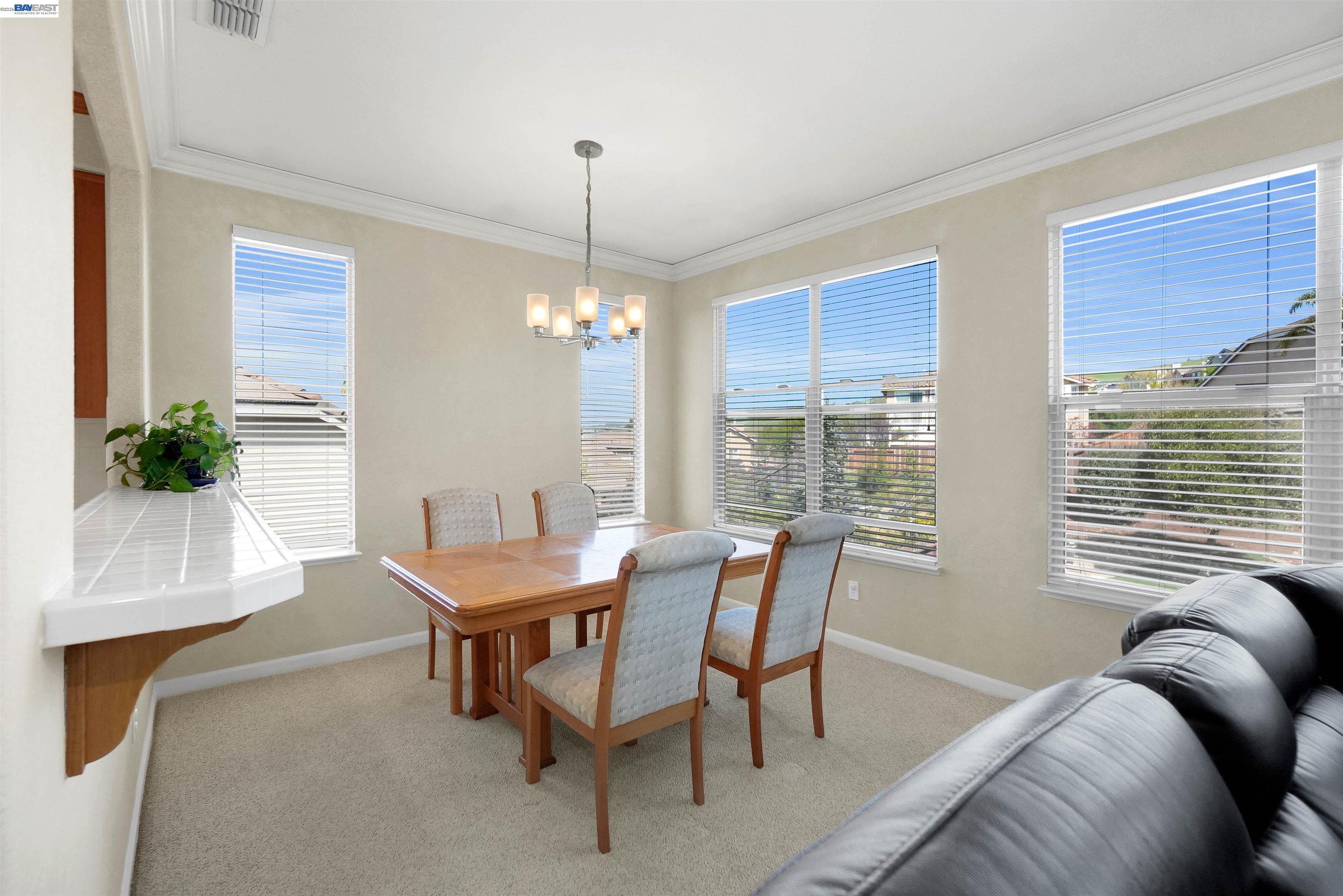 Detail Gallery Image 7 of 53 For 5810 Gold Creek Dr, Castro Valley,  CA 94552 - 4 Beds | 3/1 Baths