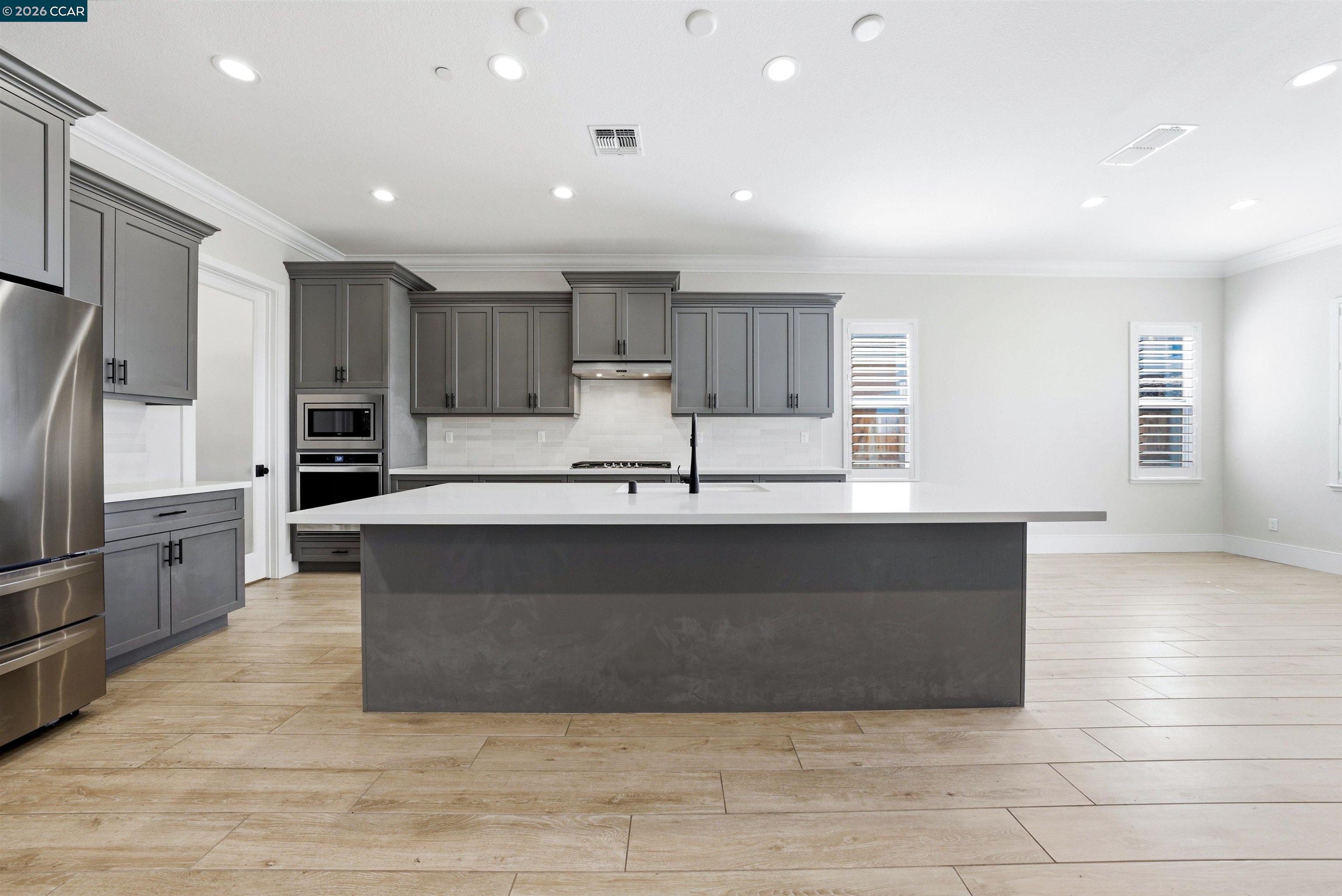 Detail Gallery Image 11 of 33 For 1501 Empire Dr, Lodi,  CA 95242 - 4 Beds | 2 Baths