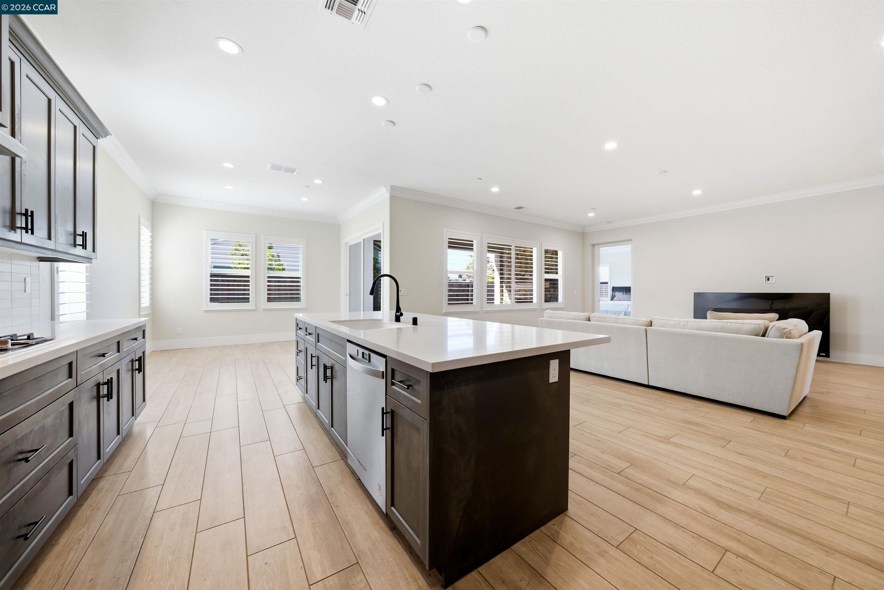 Detail Gallery Image 13 of 33 For 1501 Empire Dr, Lodi,  CA 95242 - 4 Beds | 2 Baths