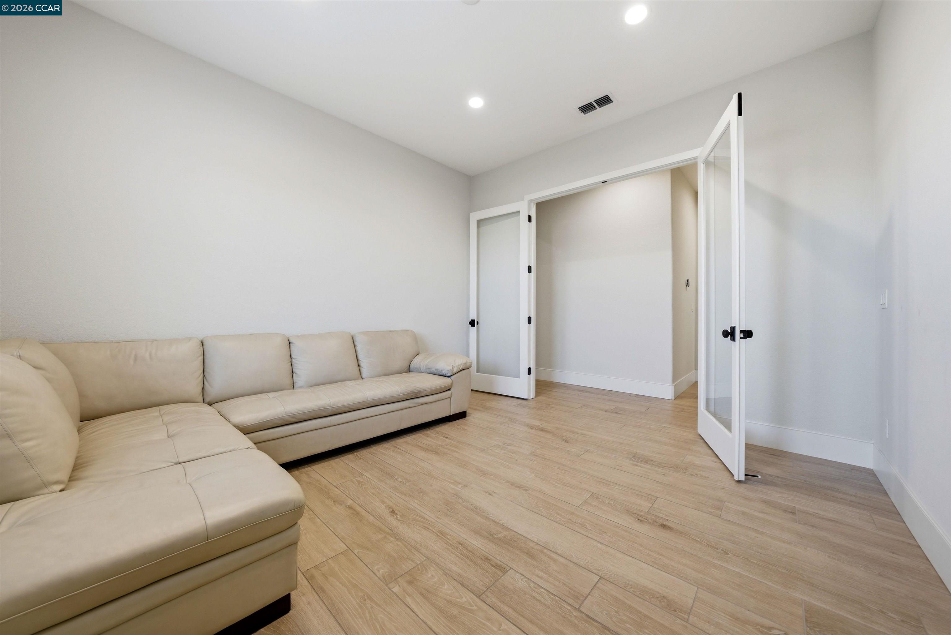 Detail Gallery Image 17 of 33 For 1501 Empire Dr, Lodi,  CA 95242 - 4 Beds | 2 Baths