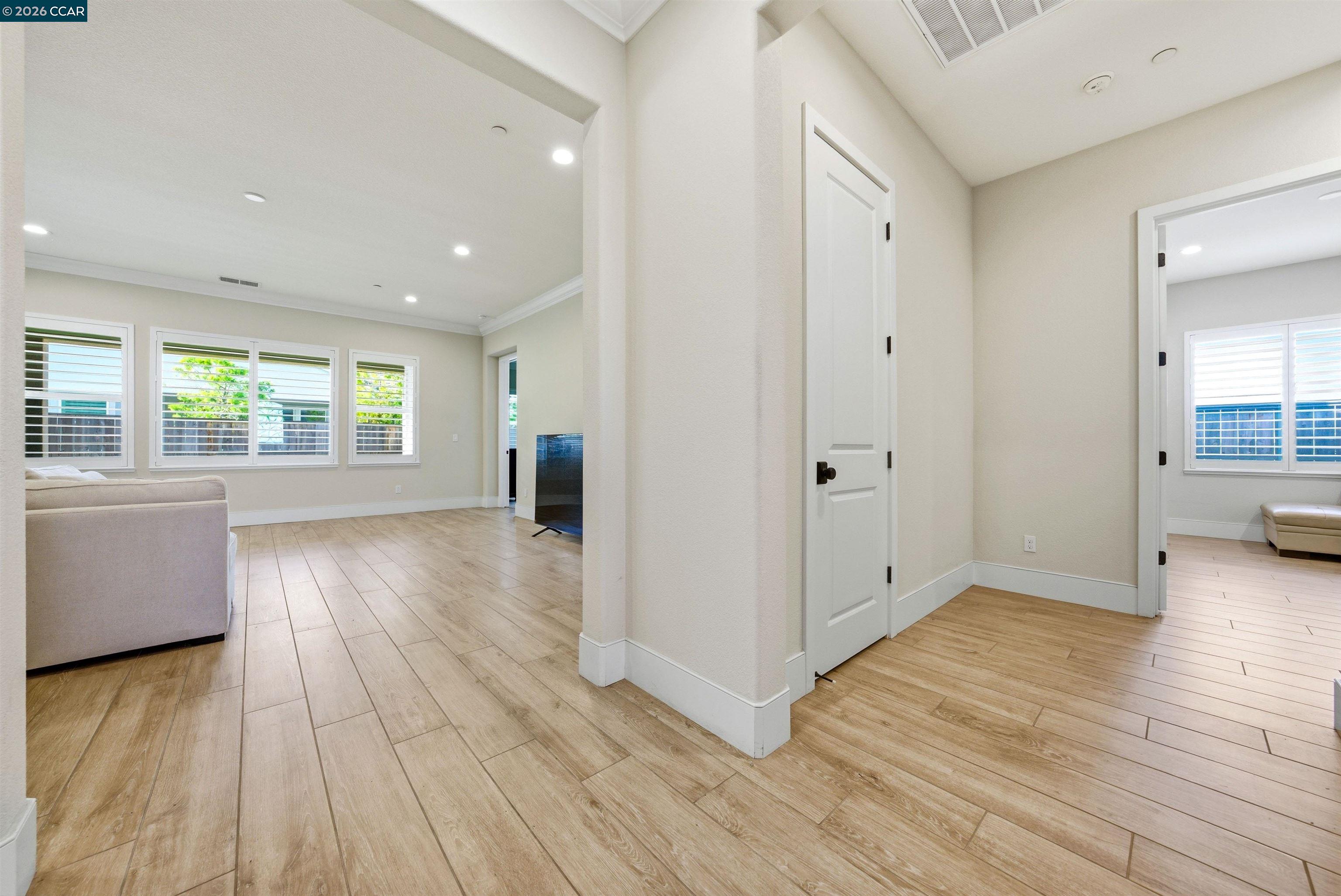 Detail Gallery Image 7 of 33 For 1501 Empire Dr, Lodi,  CA 95242 - 4 Beds | 2 Baths