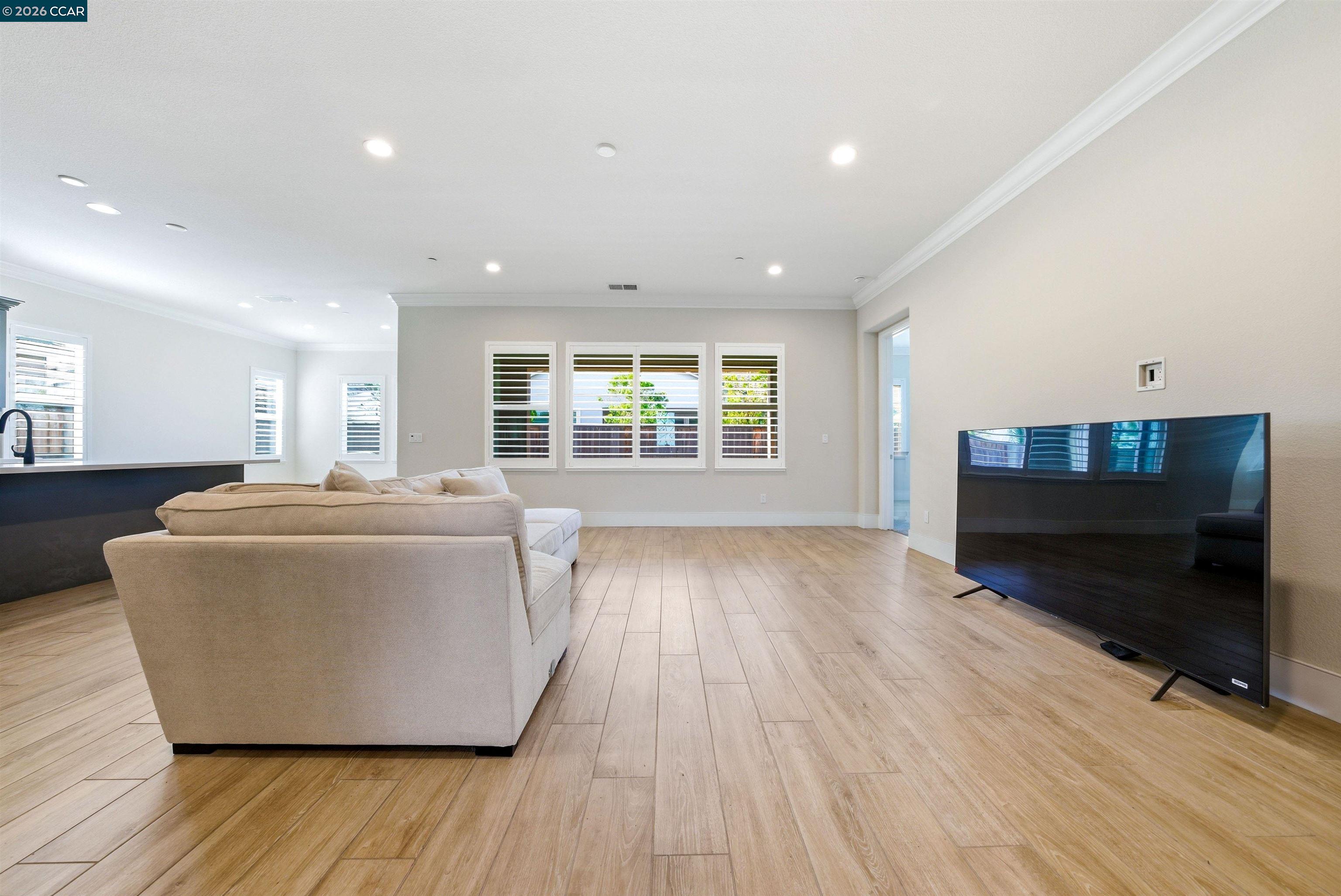 Detail Gallery Image 8 of 33 For 1501 Empire Dr, Lodi,  CA 95242 - 4 Beds | 2 Baths