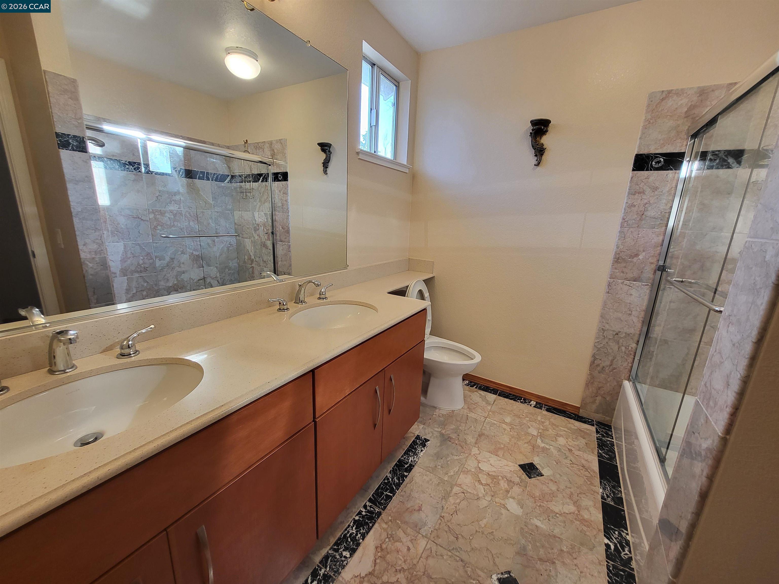 Detail Gallery Image 11 of 17 For 176 Scotts Vly, Hercules,  CA 94547 - 3 Beds | 2/1 Baths