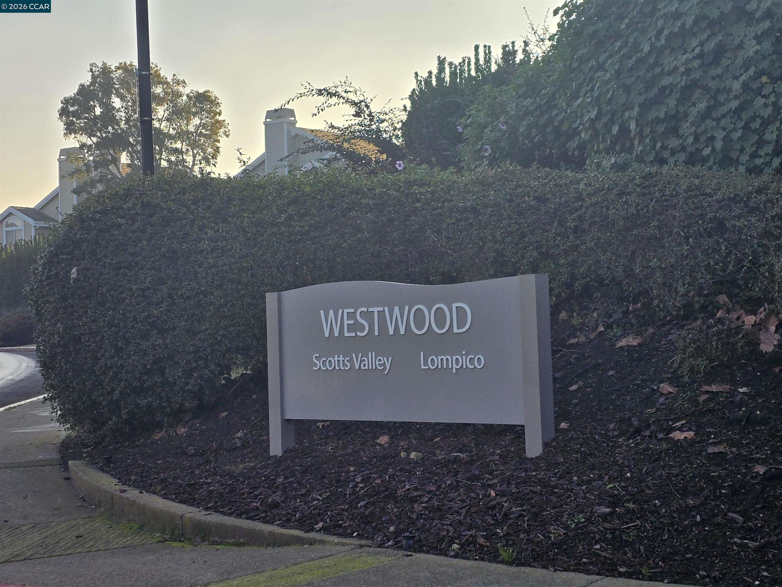 Detail Gallery Image 15 of 17 For 176 Scotts Vly, Hercules,  CA 94547 - 3 Beds | 2/1 Baths