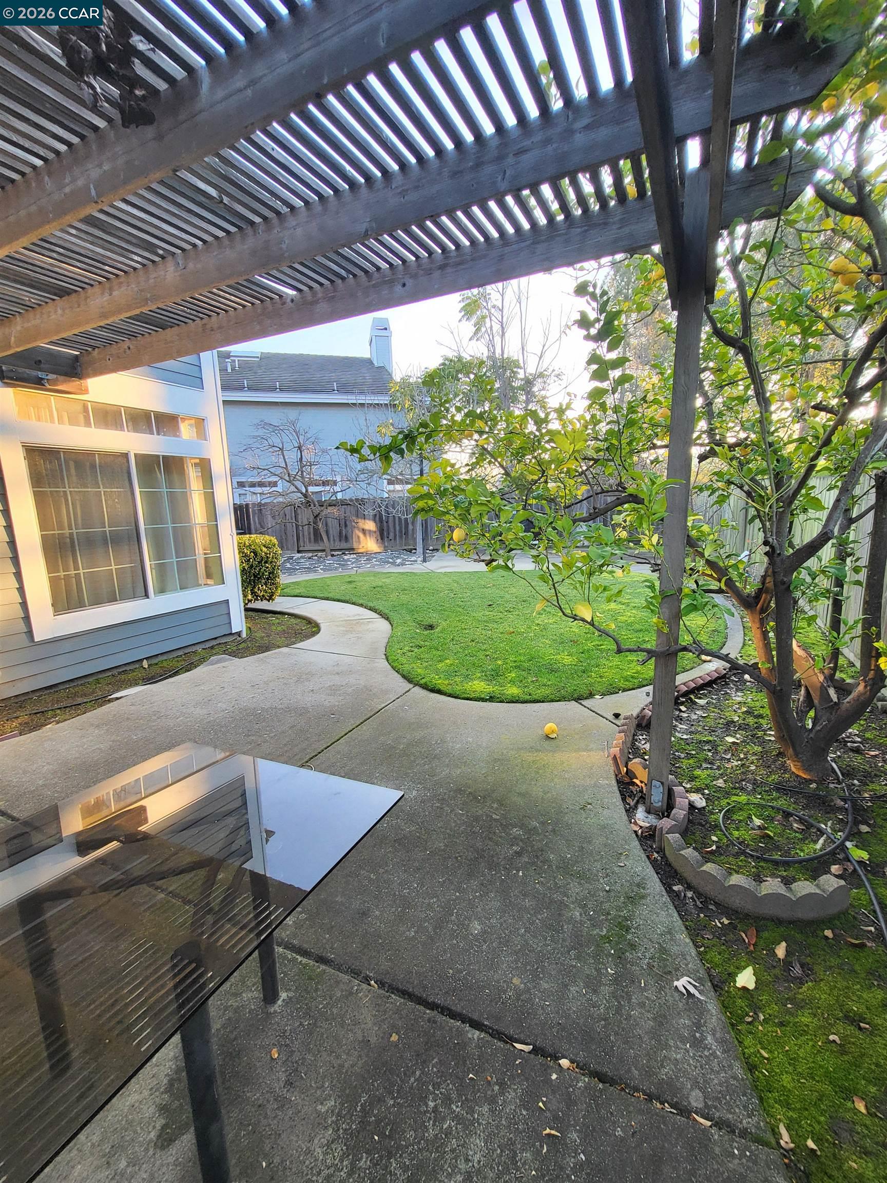 Detail Gallery Image 16 of 17 For 176 Scotts Vly, Hercules,  CA 94547 - 3 Beds | 2/1 Baths