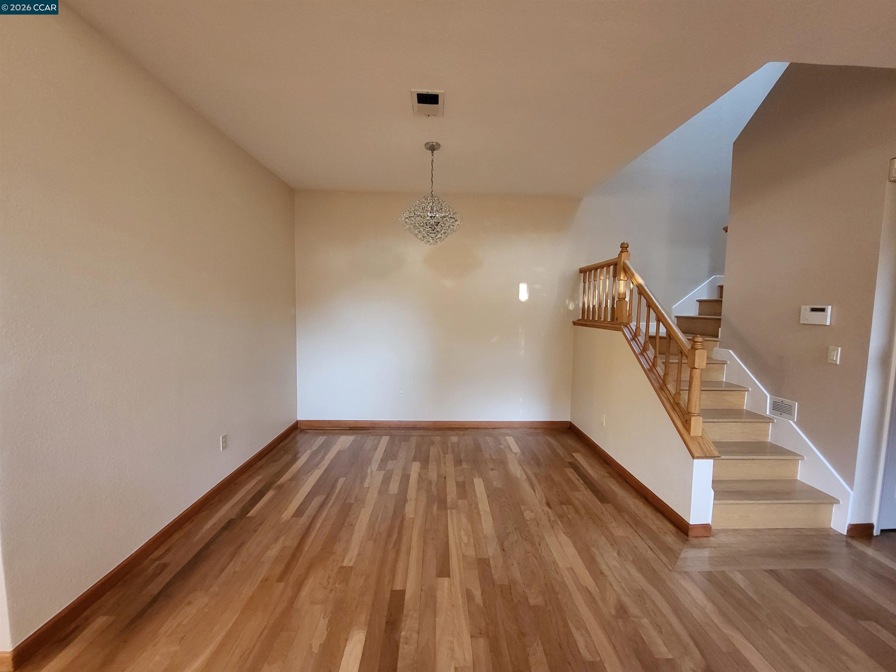 Detail Gallery Image 4 of 17 For 176 Scotts Vly, Hercules,  CA 94547 - 3 Beds | 2/1 Baths