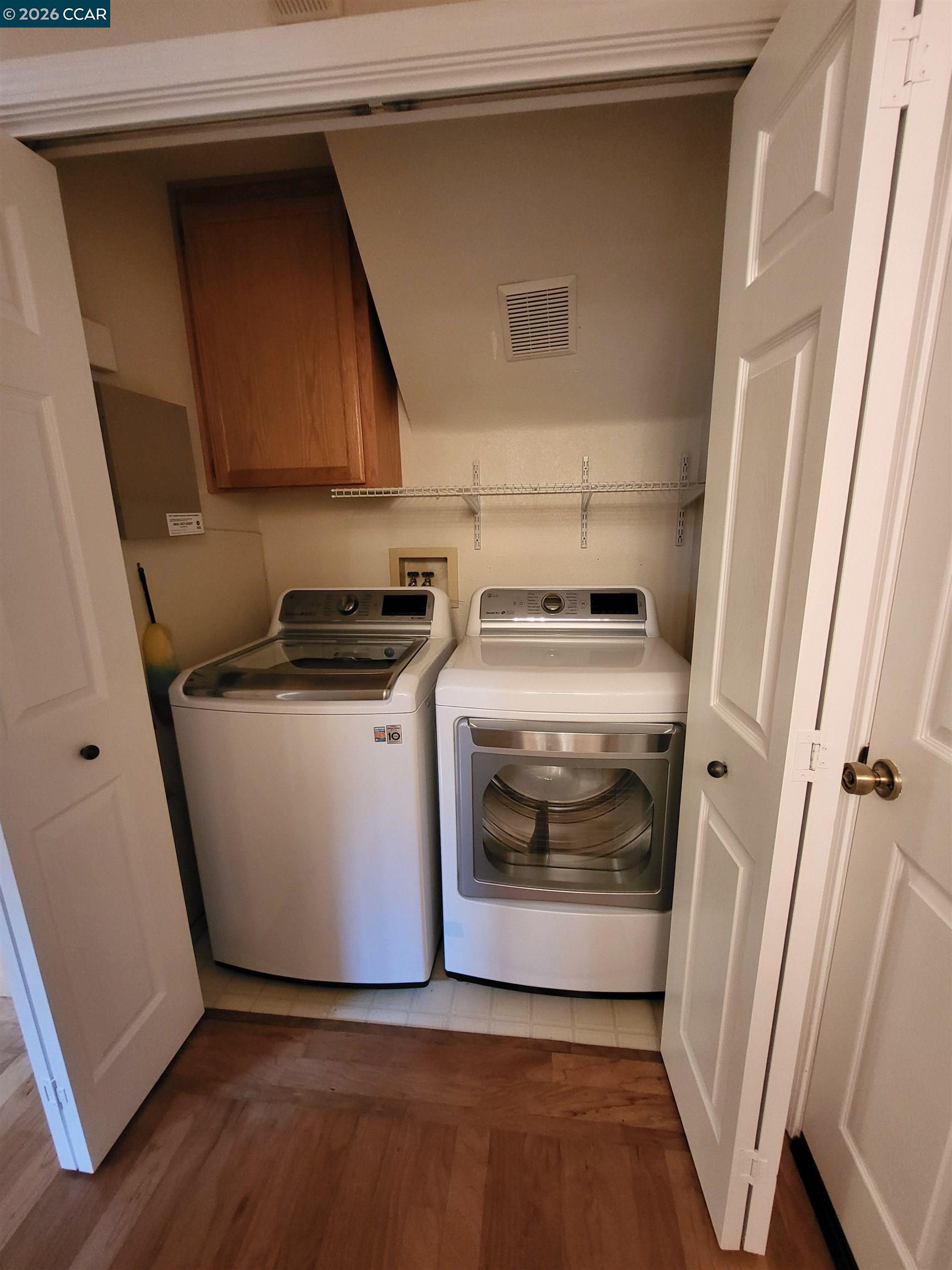 Detail Gallery Image 7 of 17 For 176 Scotts Vly, Hercules,  CA 94547 - 3 Beds | 2/1 Baths